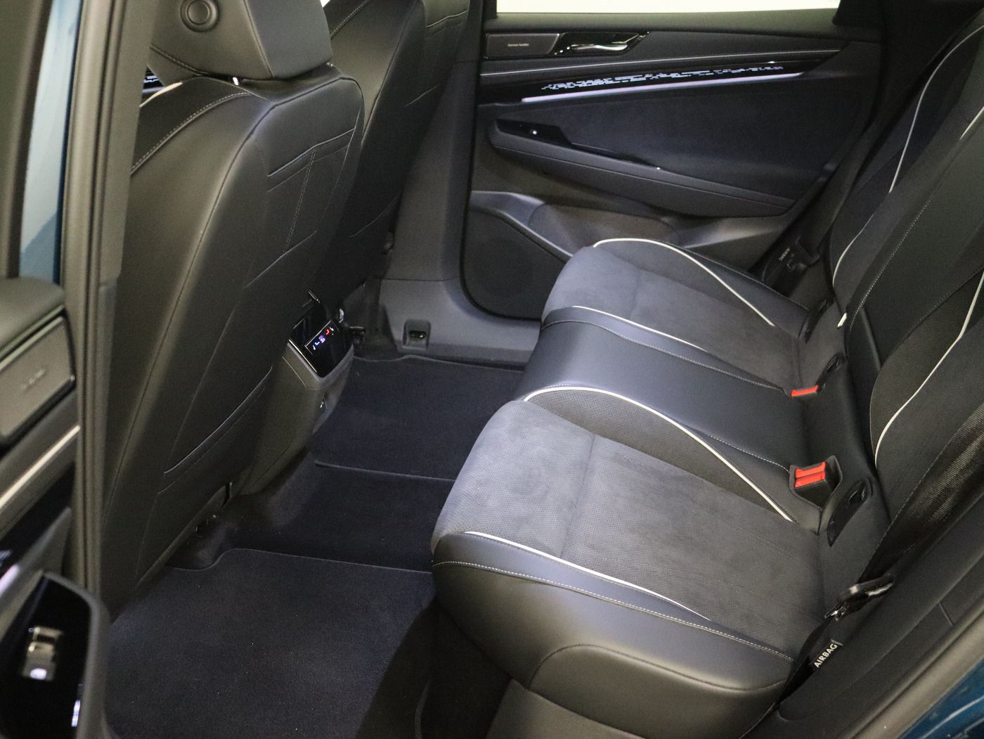 Fahrzeugabbildung Volkswagen ID.7 Tourer Pro |AHK|4xSHZG|Massage|Navi|ACC|h/k
