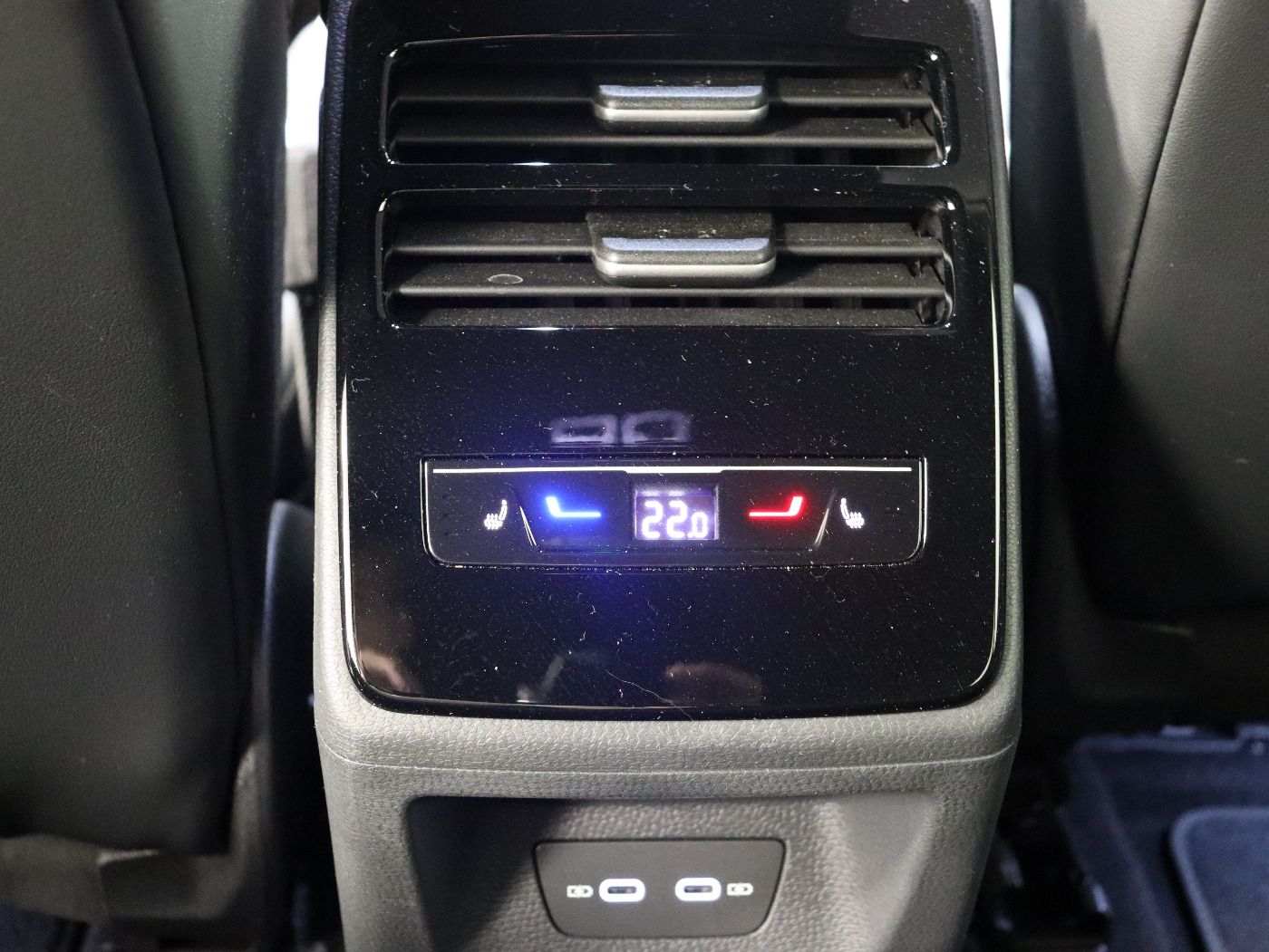 Fahrzeugabbildung Volkswagen ID.7 Tourer Pro |AHK|4xSHZG|Massage|Navi|ACC|h/k