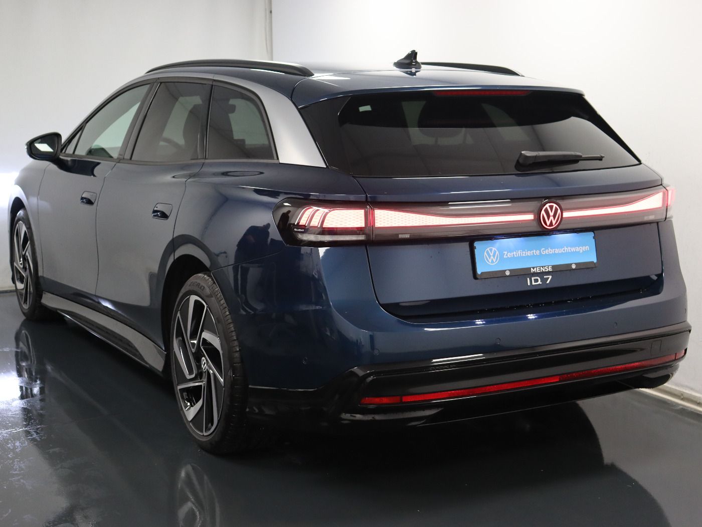 Fahrzeugabbildung Volkswagen ID.7 Tourer Pro |AHK|4xSHZG|Massage|Navi|ACC|h/k