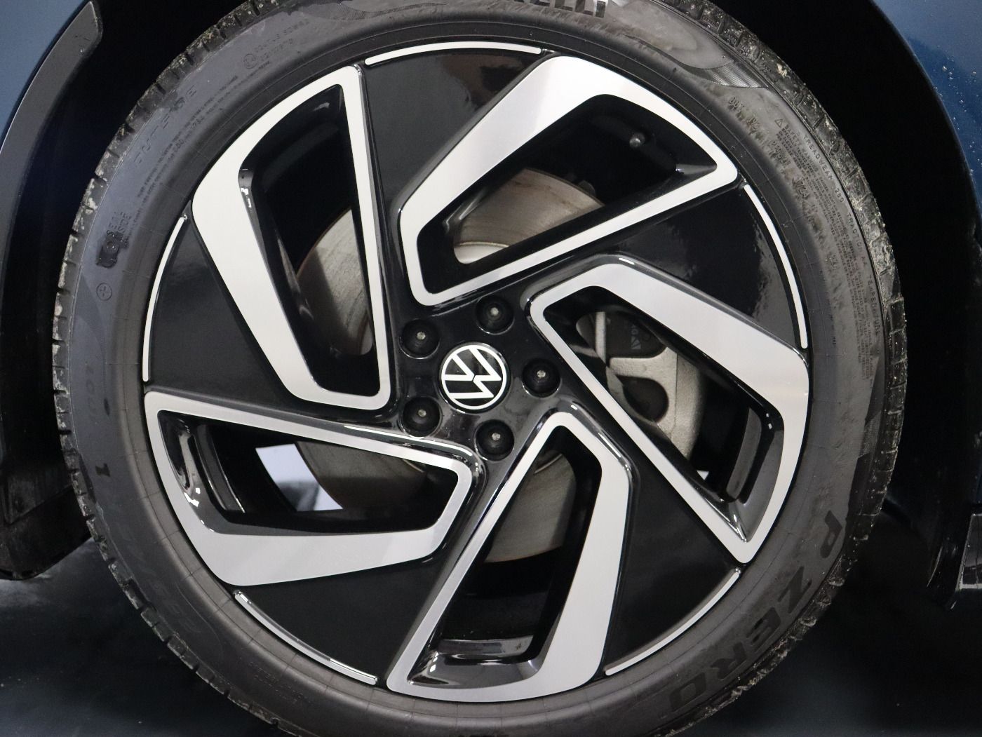Fahrzeugabbildung Volkswagen ID.7 Tourer Pro |AHK|4xSHZG|Massage|Navi|ACC|h/k
