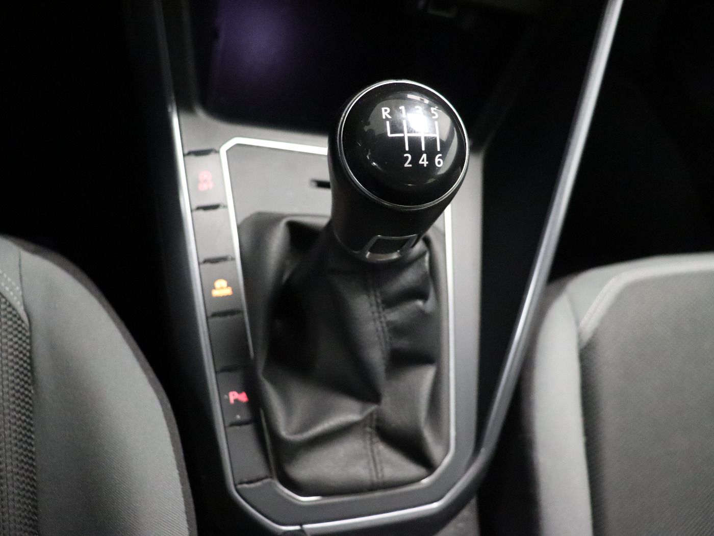 Fahrzeugabbildung Volkswagen Polo VI 1.0 TSI Highline SportSelect Fahrwerk