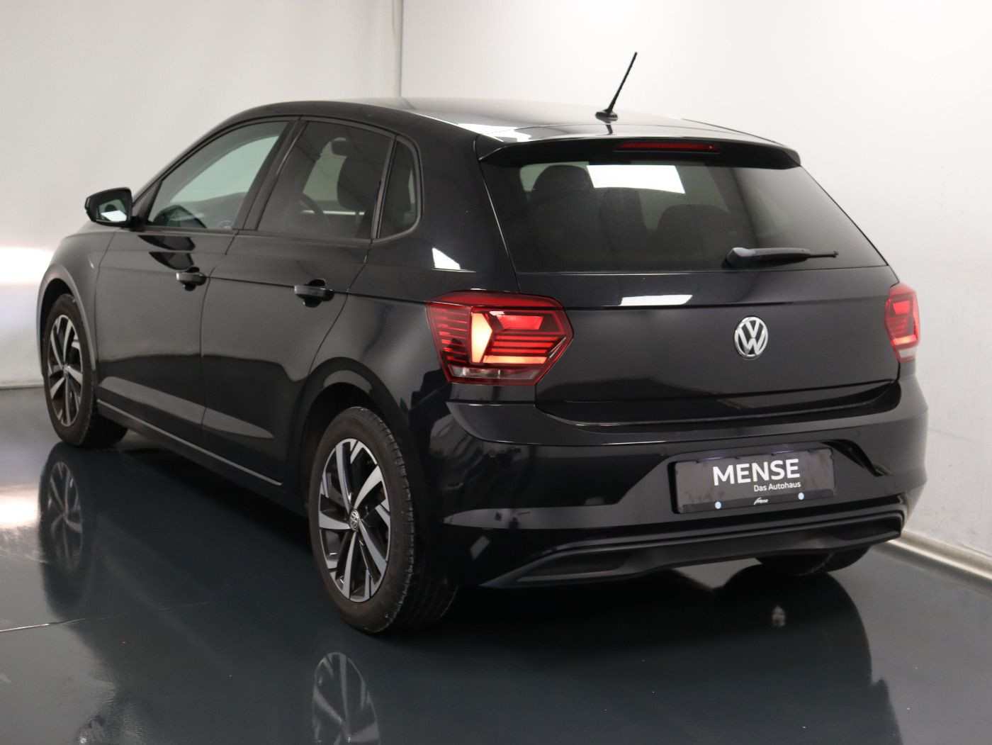 Fahrzeugabbildung Volkswagen Polo VI 1.0 TSI Highline SportSelect Fahrwerk