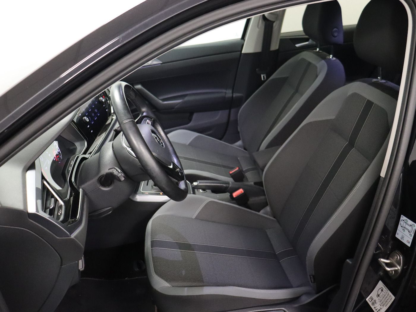 Fahrzeugabbildung Volkswagen Polo VI 1.0 TSI Highline SportSelect Fahrwerk