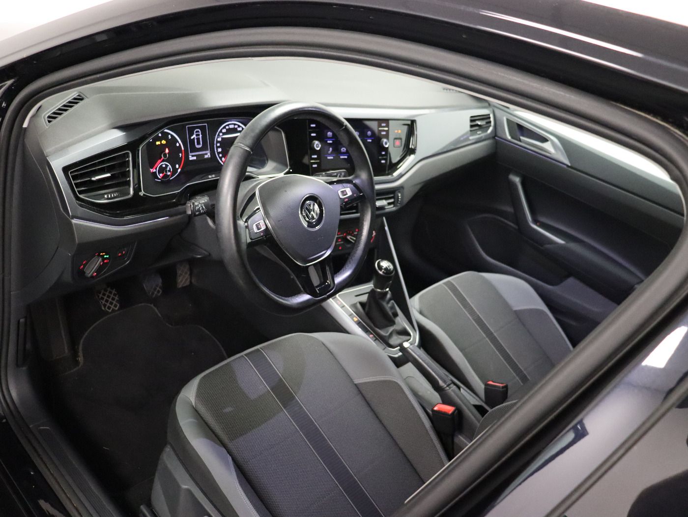 Fahrzeugabbildung Volkswagen Polo VI 1.0 TSI Highline SportSelect Fahrwerk