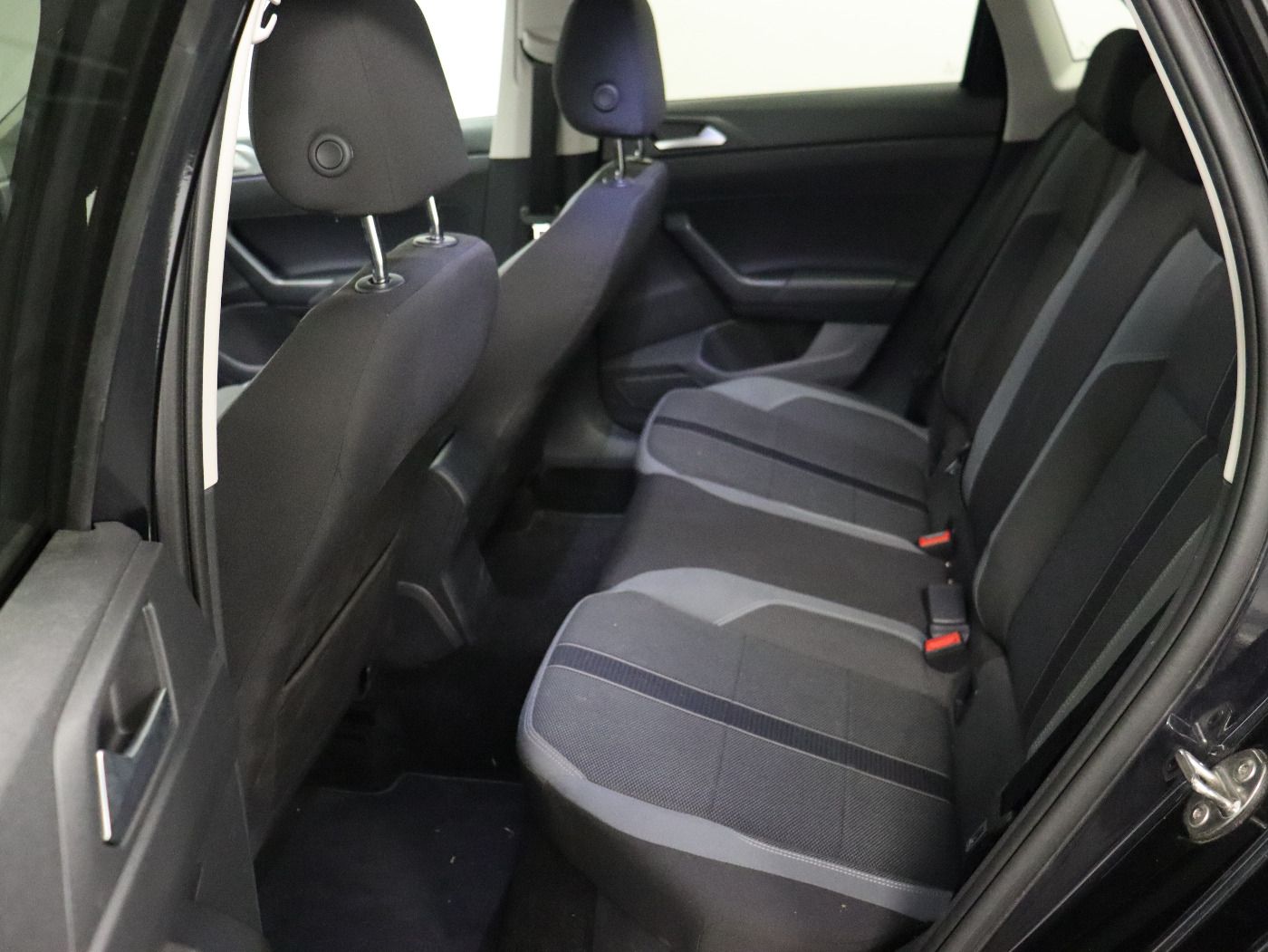 Fahrzeugabbildung Volkswagen Polo VI 1.0 TSI Highline SportSelect Fahrwerk