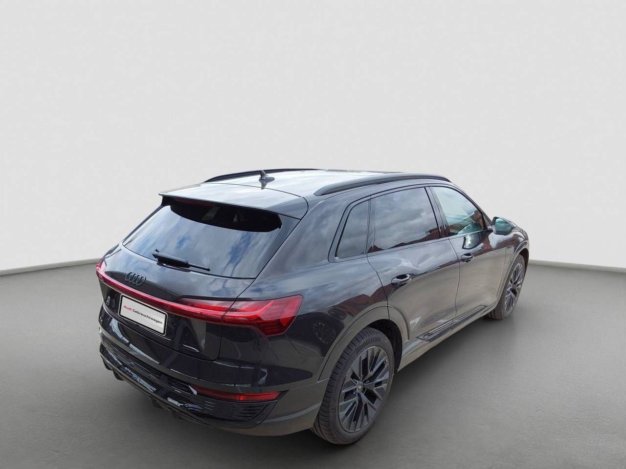 Fahrzeugabbildung Audi Q8 e-tron 55 quattro S-Line |Matrix|Luft|Pano