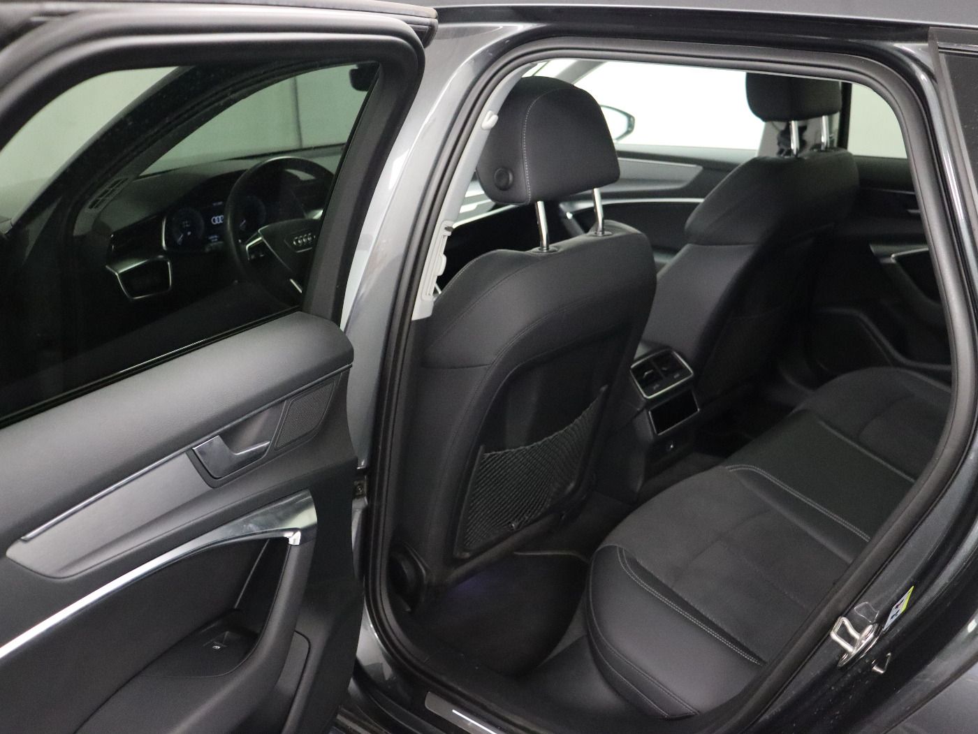 Fahrzeugabbildung Audi A6 Avant 55 TFSI quattro S-tronic S-Line |Matrix