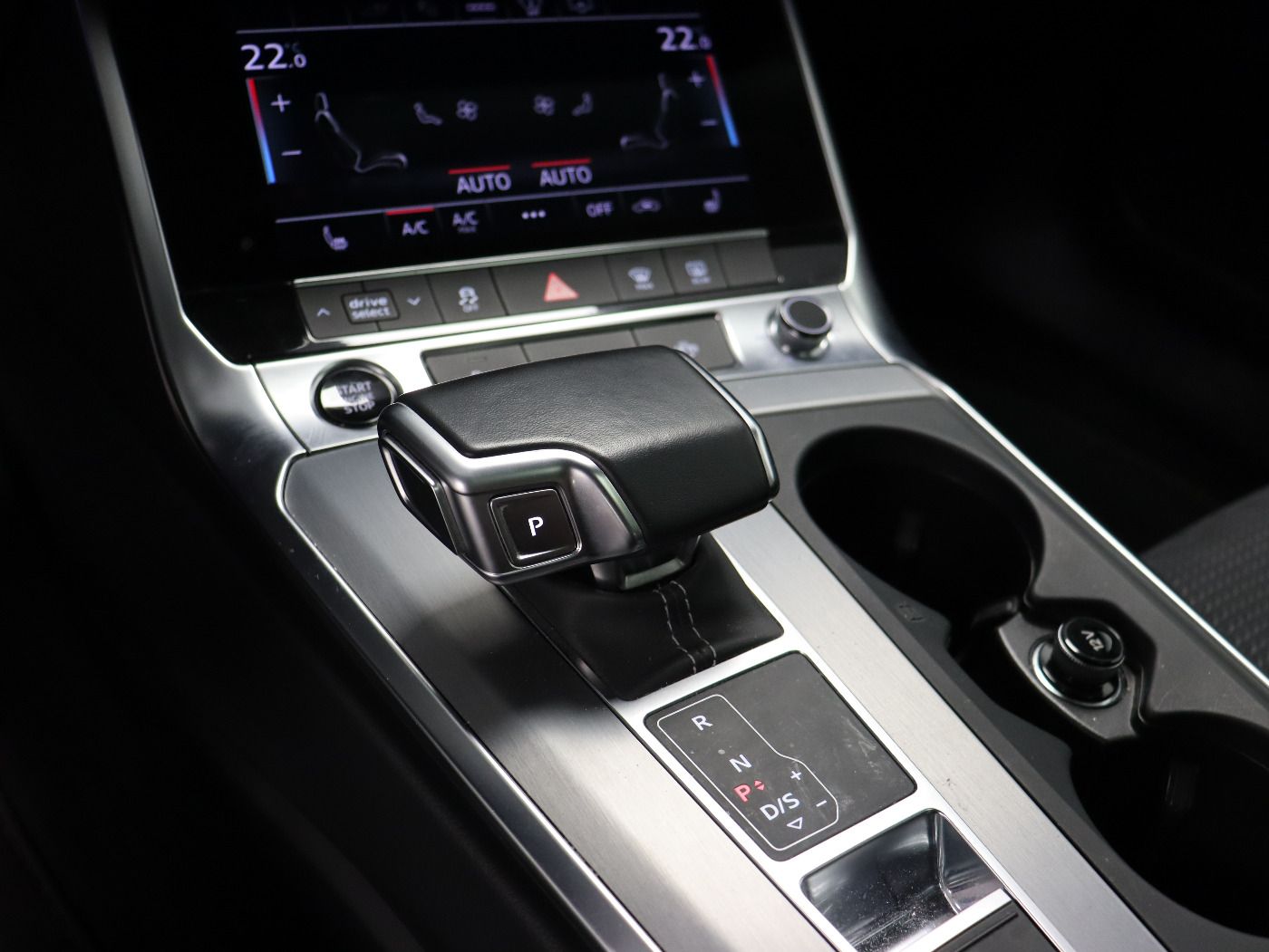 Fahrzeugabbildung Audi A6 Avant 55 TFSI quattro S-tronic S-Line |Matrix
