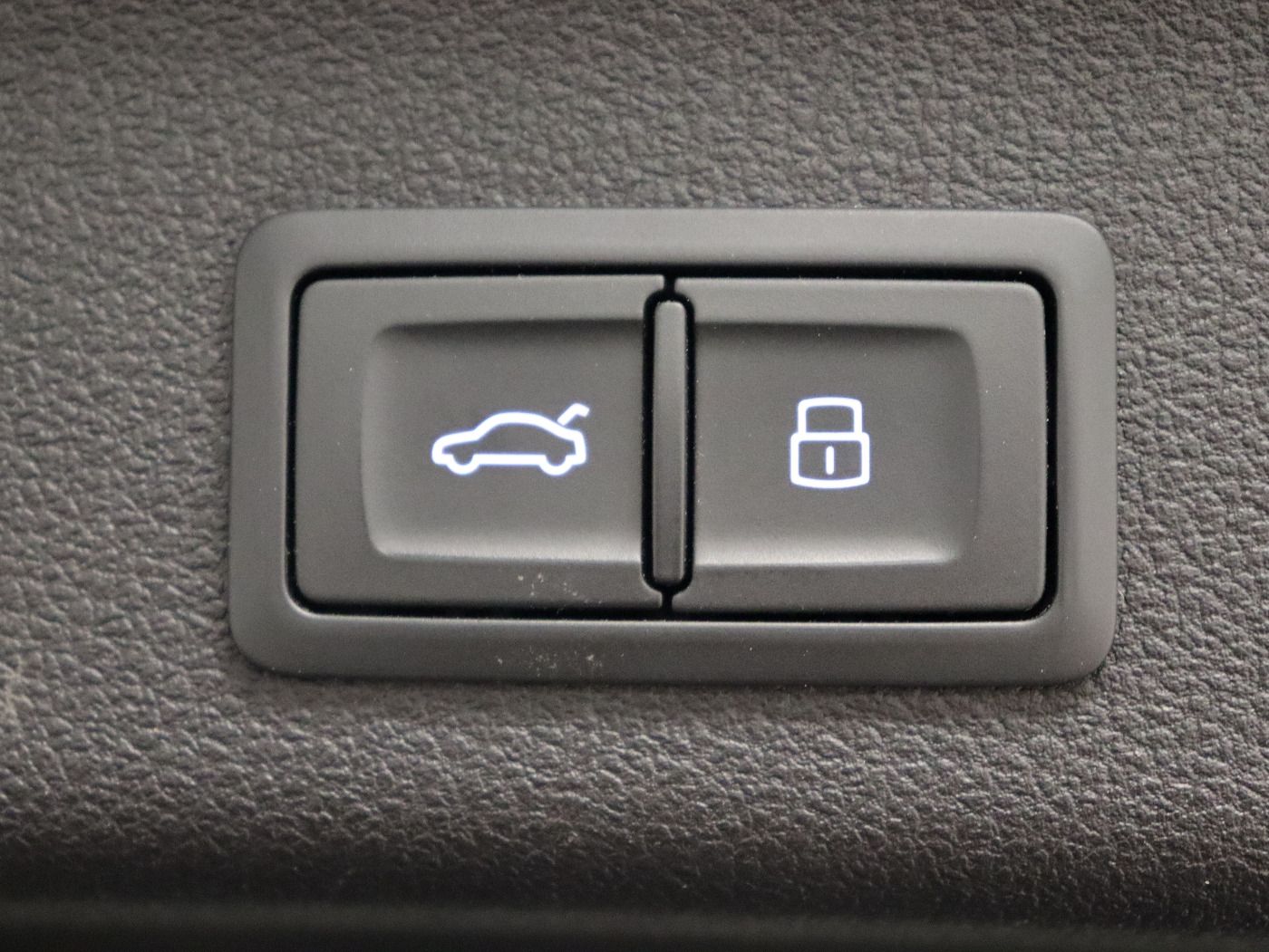 Fahrzeugabbildung Audi A6 Avant 55 TFSI quattro S-tronic S-Line |Matrix