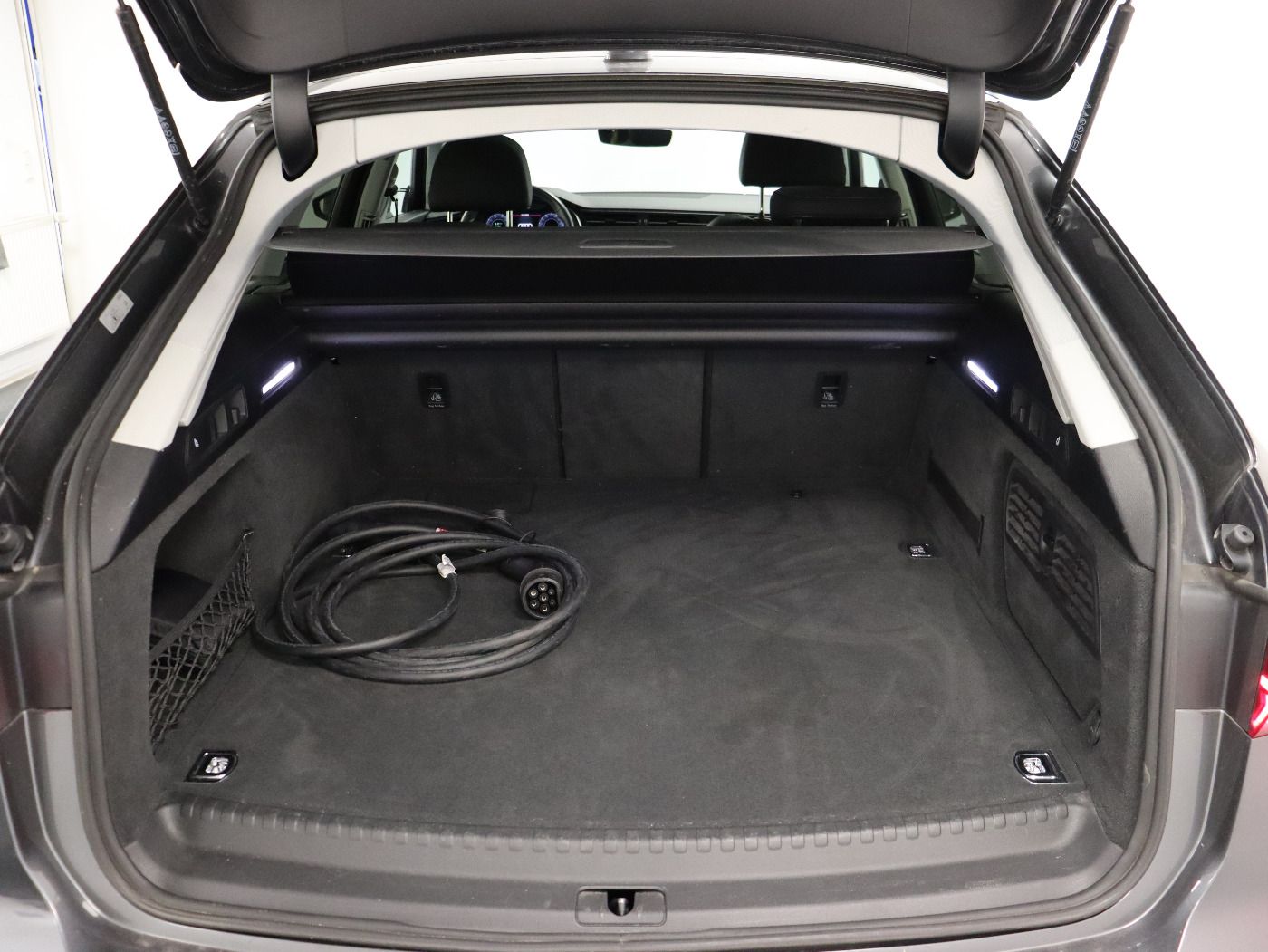 Fahrzeugabbildung Audi A6 Avant 55 TFSI quattro S-tronic S-Line |Matrix