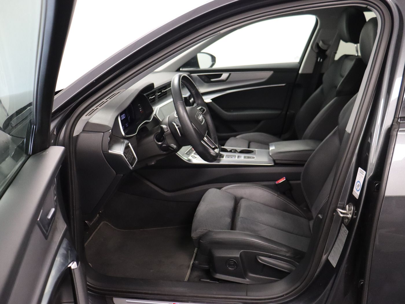 Fahrzeugabbildung Audi A6 Avant 55 TFSI quattro S-tronic S-Line |Matrix