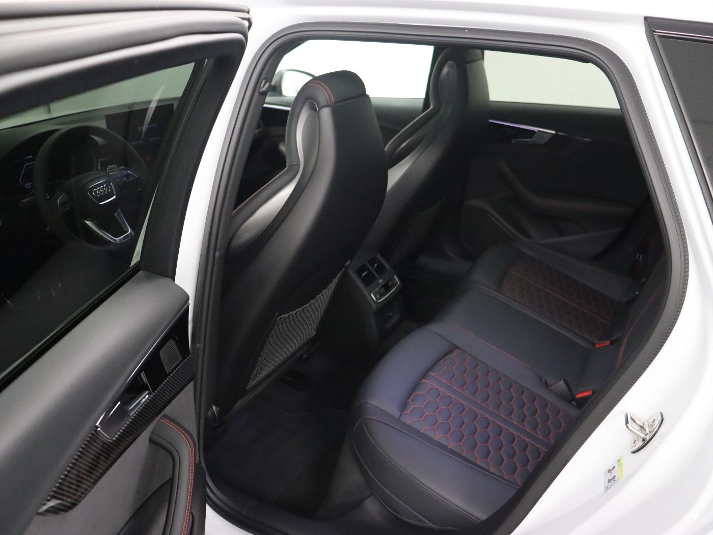 Fahrzeug autohaus mense Fahrzeugabbildung Audi RS 4 Avant 2.9 TFSI Quattro tiptronic |Massage