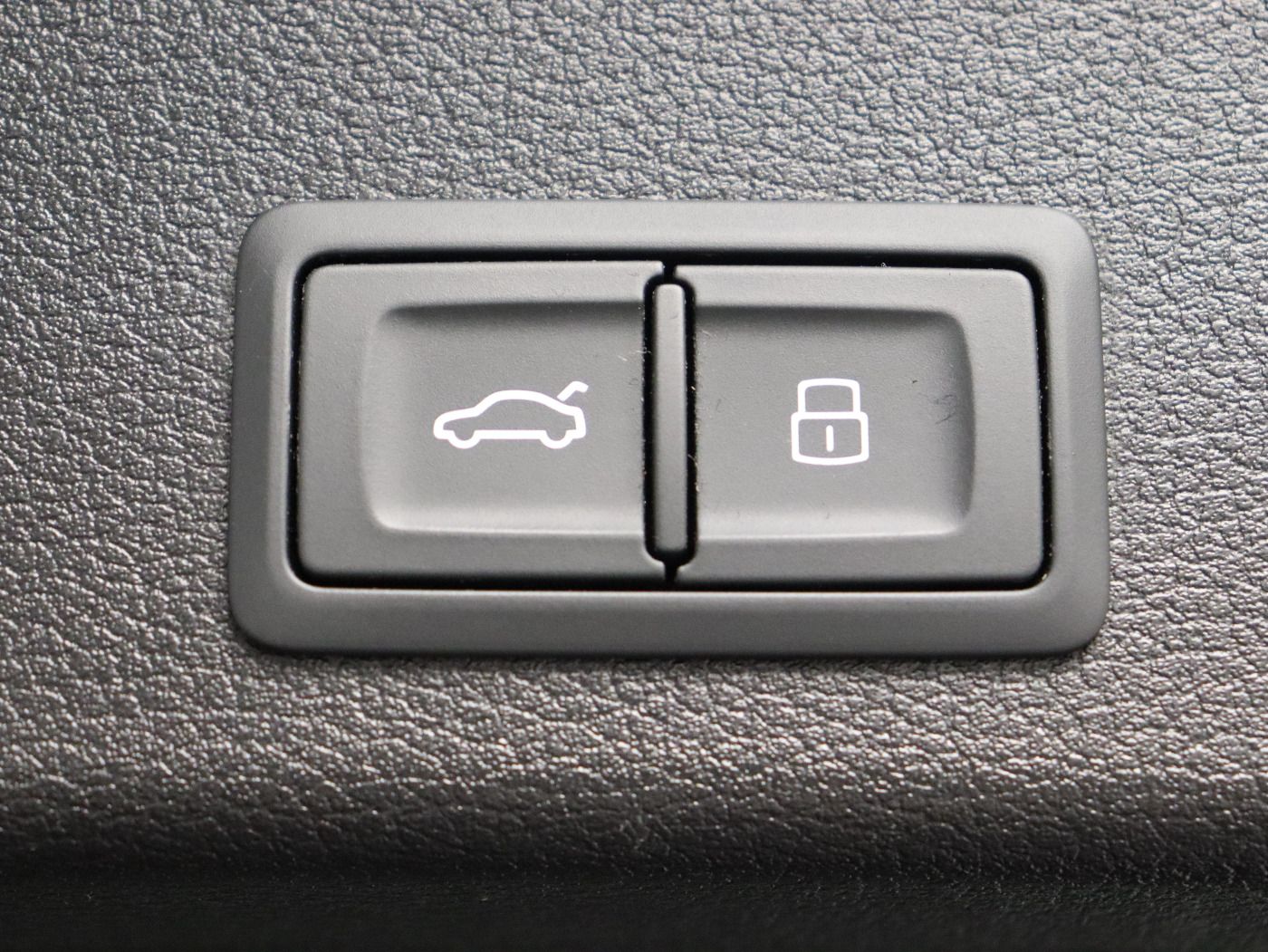 Fahrzeug autohaus mense Fahrzeugabbildung Audi RS 4 Avant 2.9 TFSI Quattro tiptronic |Massage