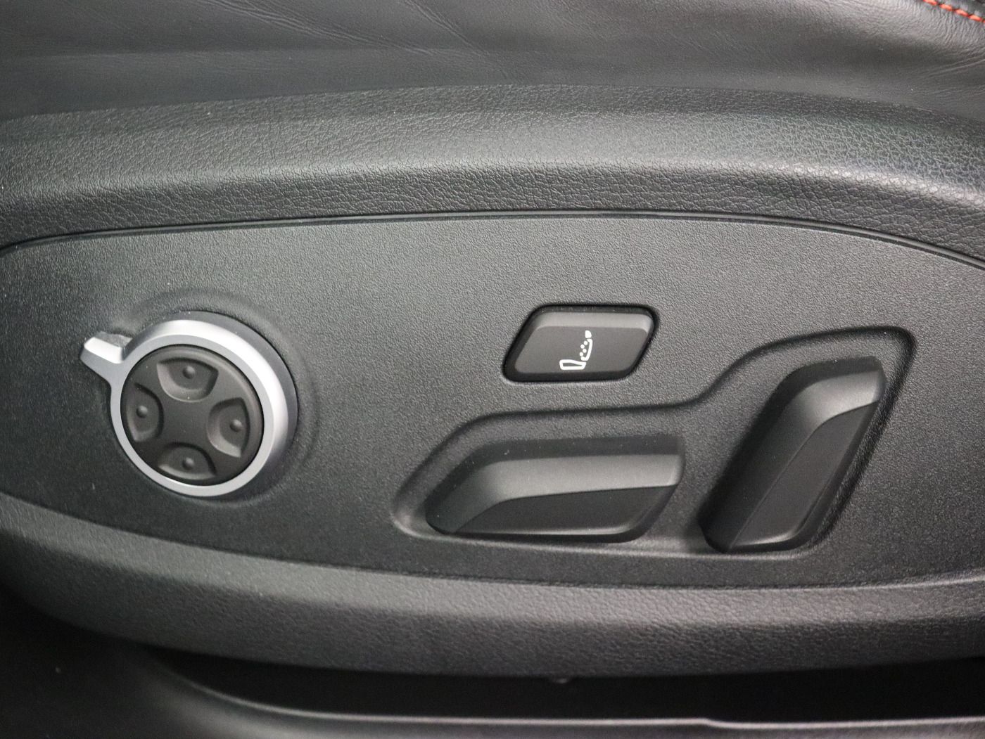 Fahrzeug autohaus mense Fahrzeugabbildung Audi RS 4 Avant 2.9 TFSI Quattro tiptronic |Massage