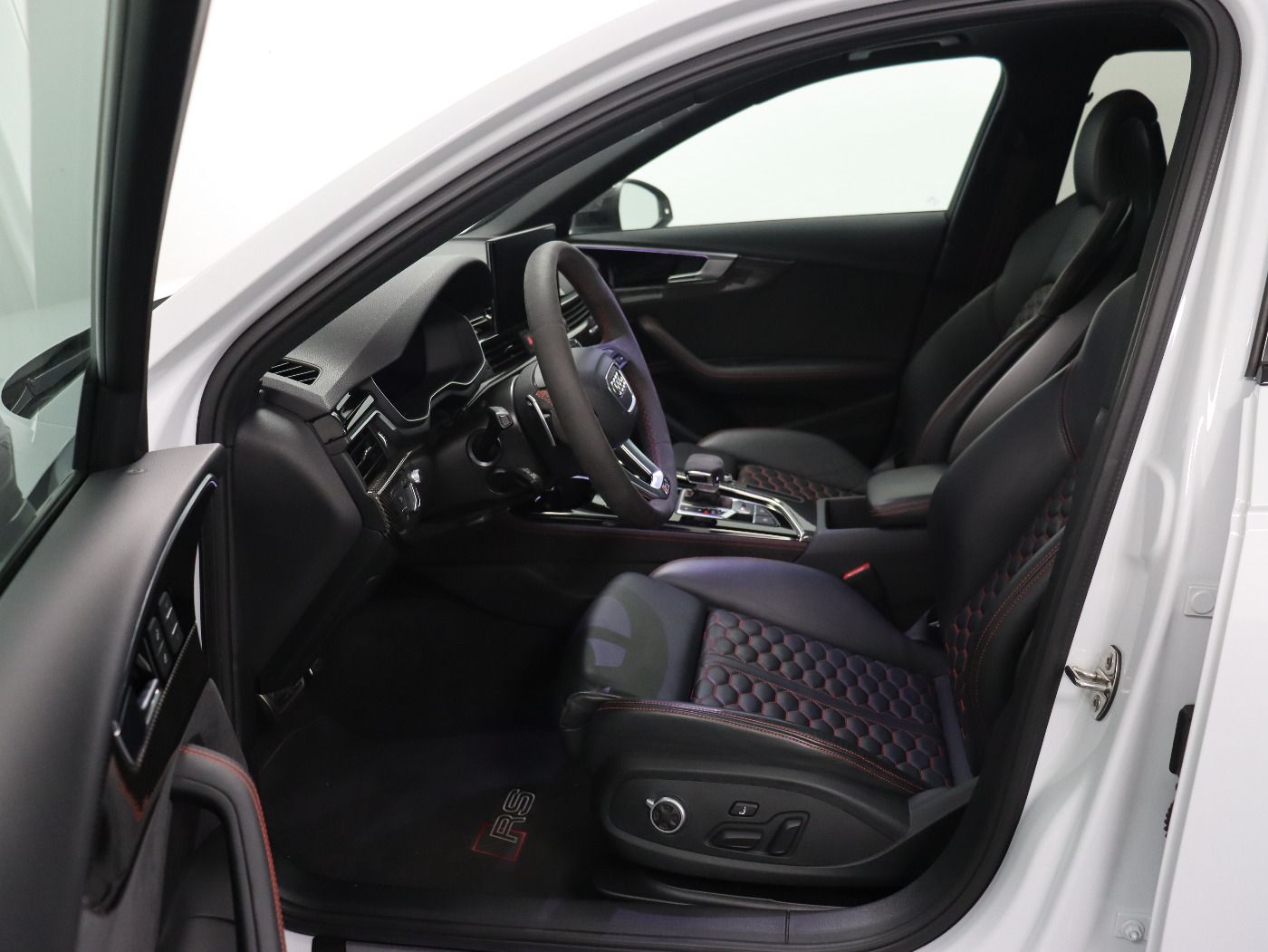 Fahrzeug autohaus mense Fahrzeugabbildung Audi RS 4 Avant 2.9 TFSI Quattro tiptronic |Massage