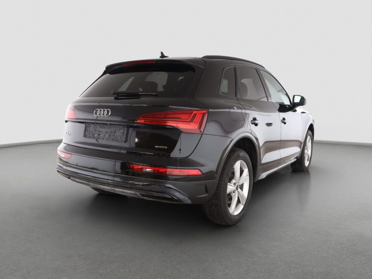 Fahrzeugabbildung Audi Q5 S 45 TFSI quattro S tronic Advanced |Matrix