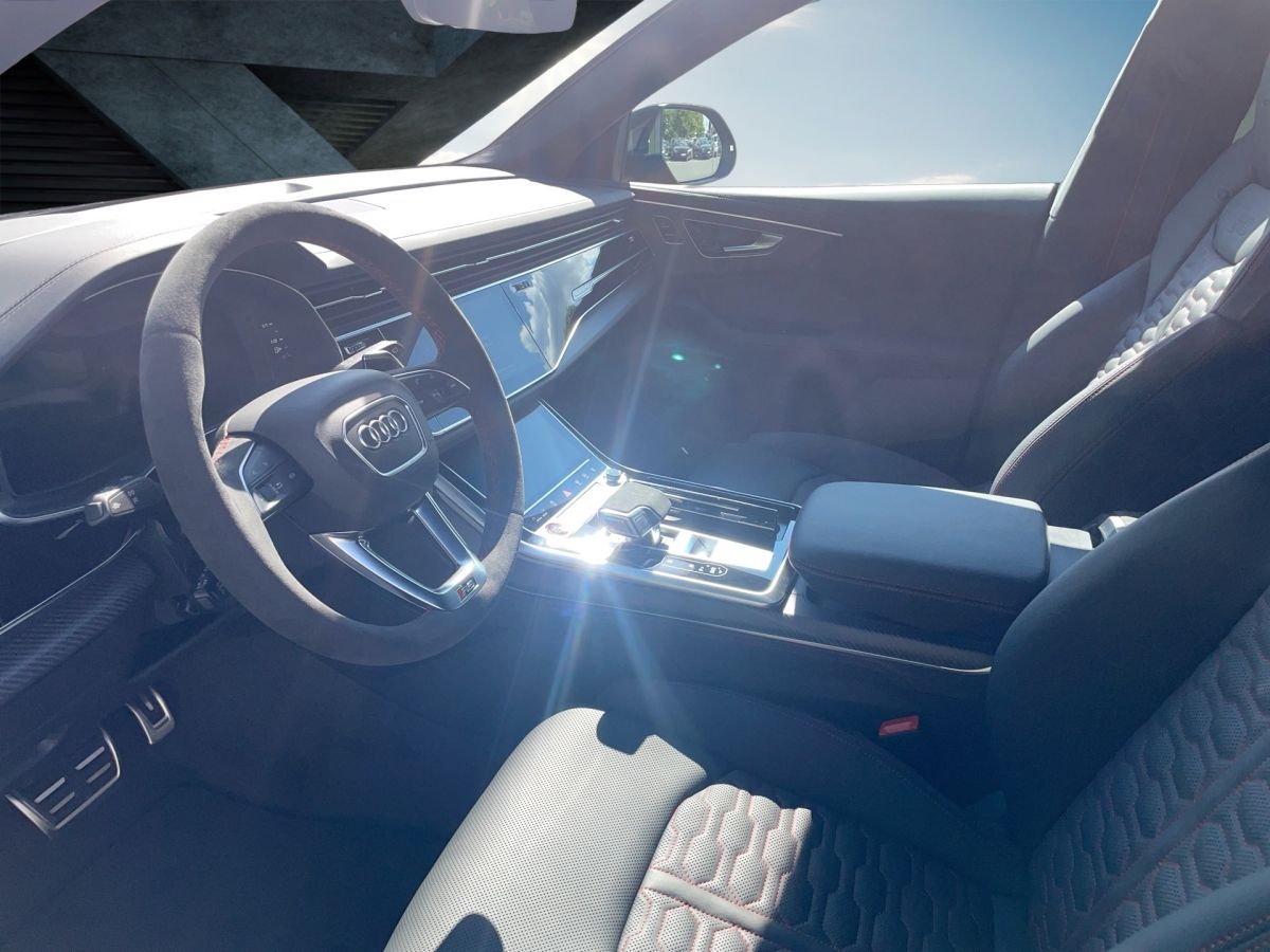 Fahrzeugabbildung Audi RS Q8 SUV performance 471 kW DESIGNO OLIVE Met.