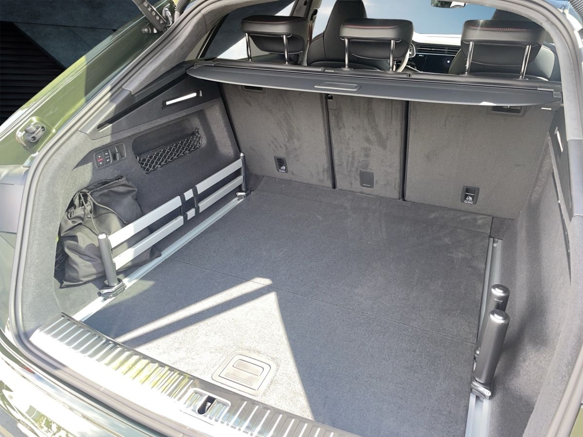 Fahrzeugabbildung Audi RS Q8 SUV performance 471 kW DESIGNO OLIVE Met.