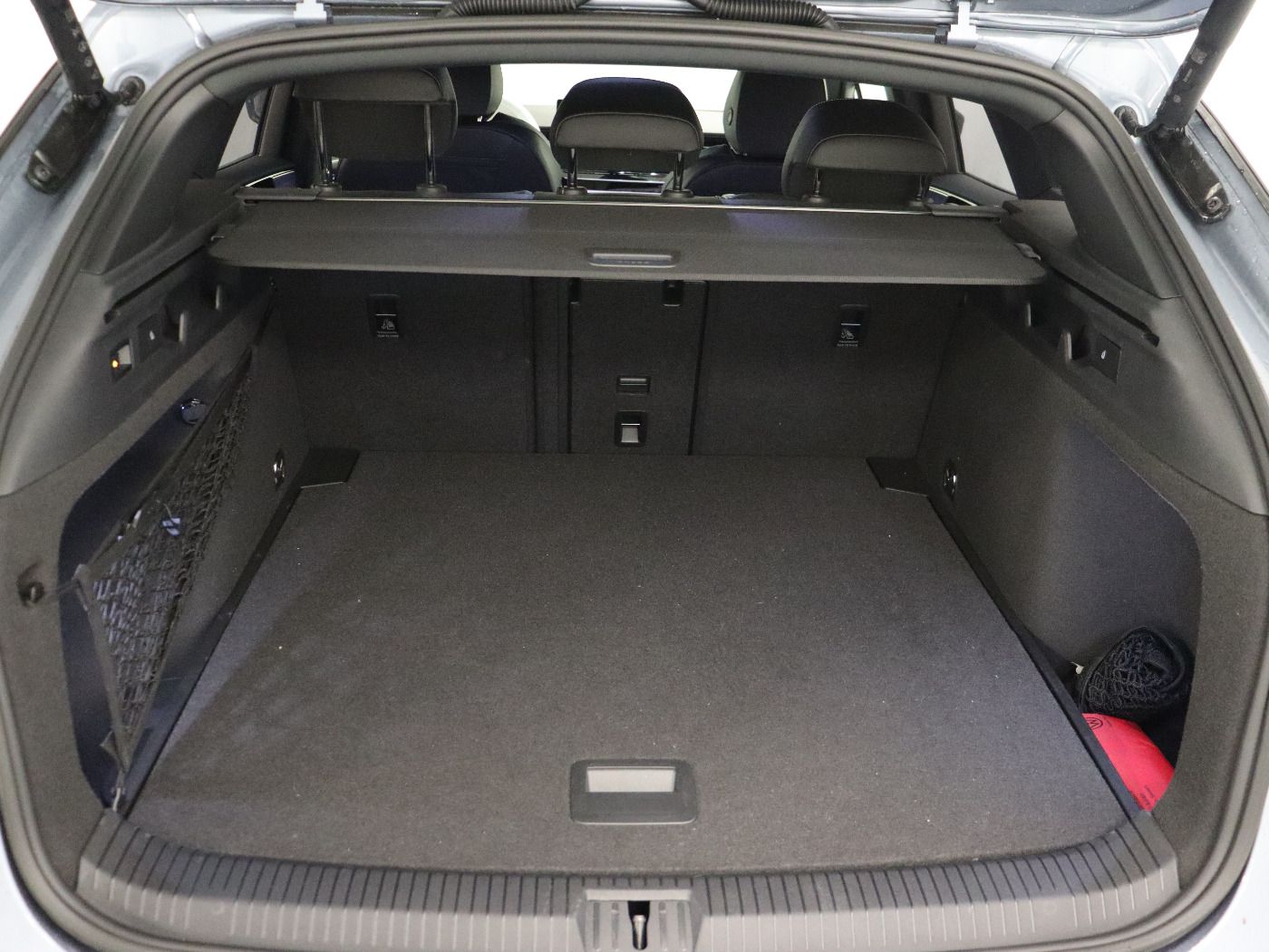 Fahrzeugabbildung Volkswagen ID.7 Tourer Pro |AHK|4xSHZG|Massage|Navi|ACC|h/k