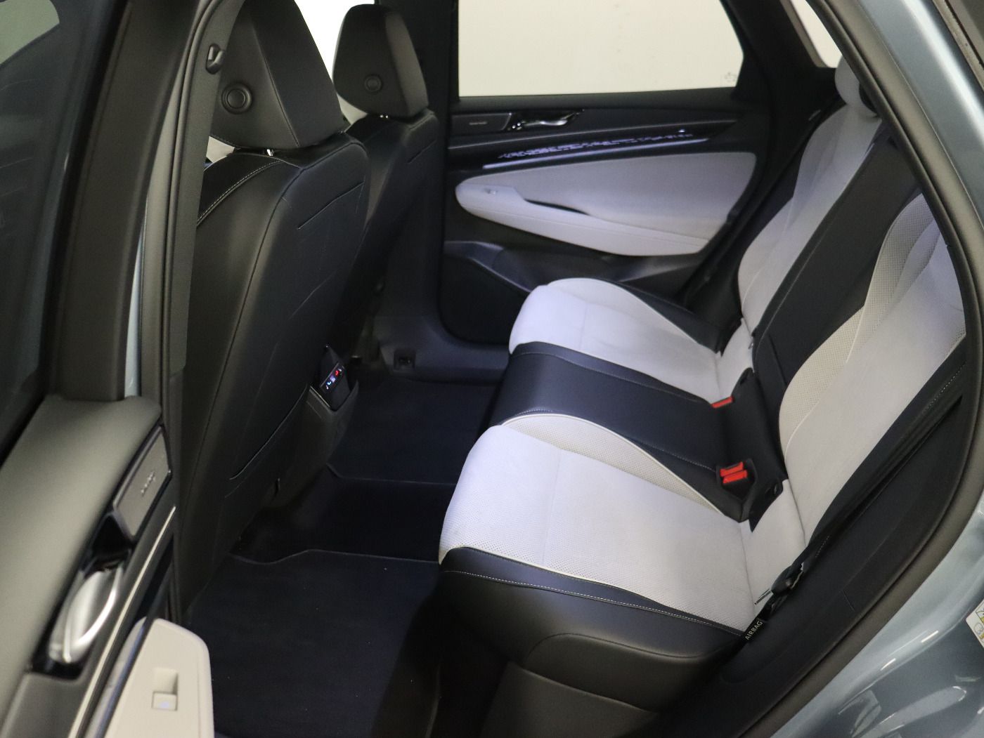 Fahrzeugabbildung Volkswagen ID.7 Tourer Pro |AHK|4xSHZG|Massage|Navi|ACC|h/k