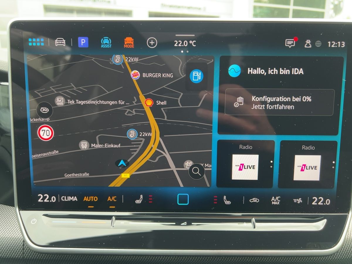 Fahrzeugabbildung Volkswagen Golf Variant 1.5 eTSI DSG R-Line AHK Pano Nav HU