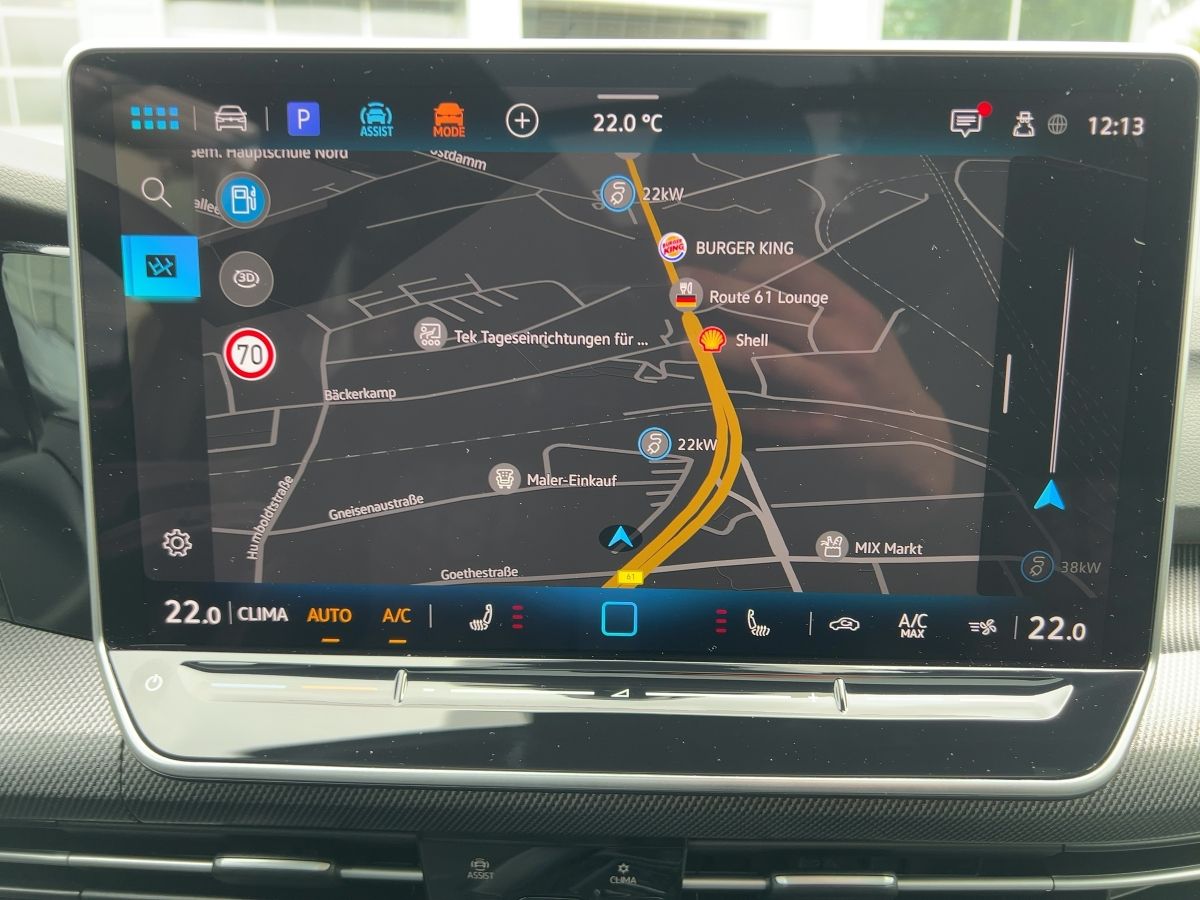 Fahrzeugabbildung Volkswagen Golf Variant 1.5 eTSI DSG R-Line AHK Pano Nav HU
