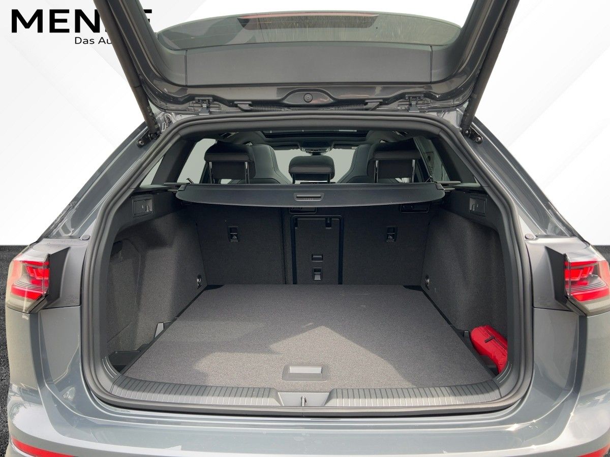 Fahrzeugabbildung Volkswagen Golf Variant 1.5 eTSI DSG R-Line AHK Pano Nav HU
