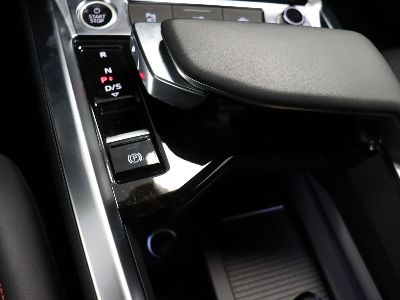 Fahrzeugabbildung Audi Q8 e-tron 55 quattro S-Line Matrix|HUD|Luft|LM