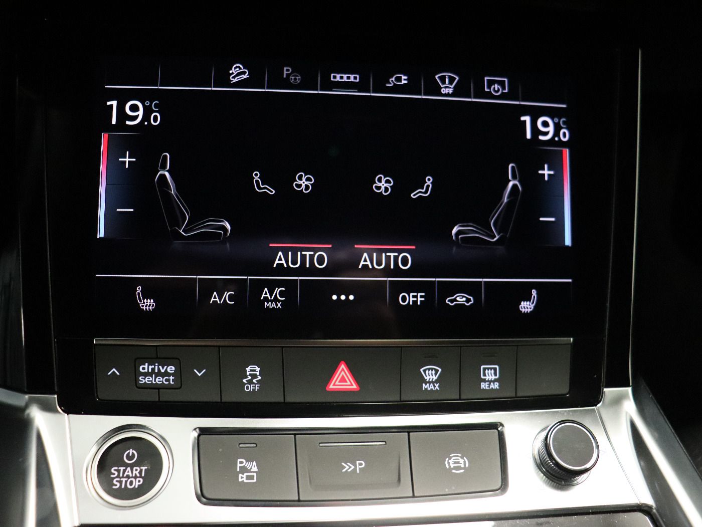 Fahrzeugabbildung Audi Q8 e-tron 55 quattro S-Line Matrix|HUD|Luft|LM