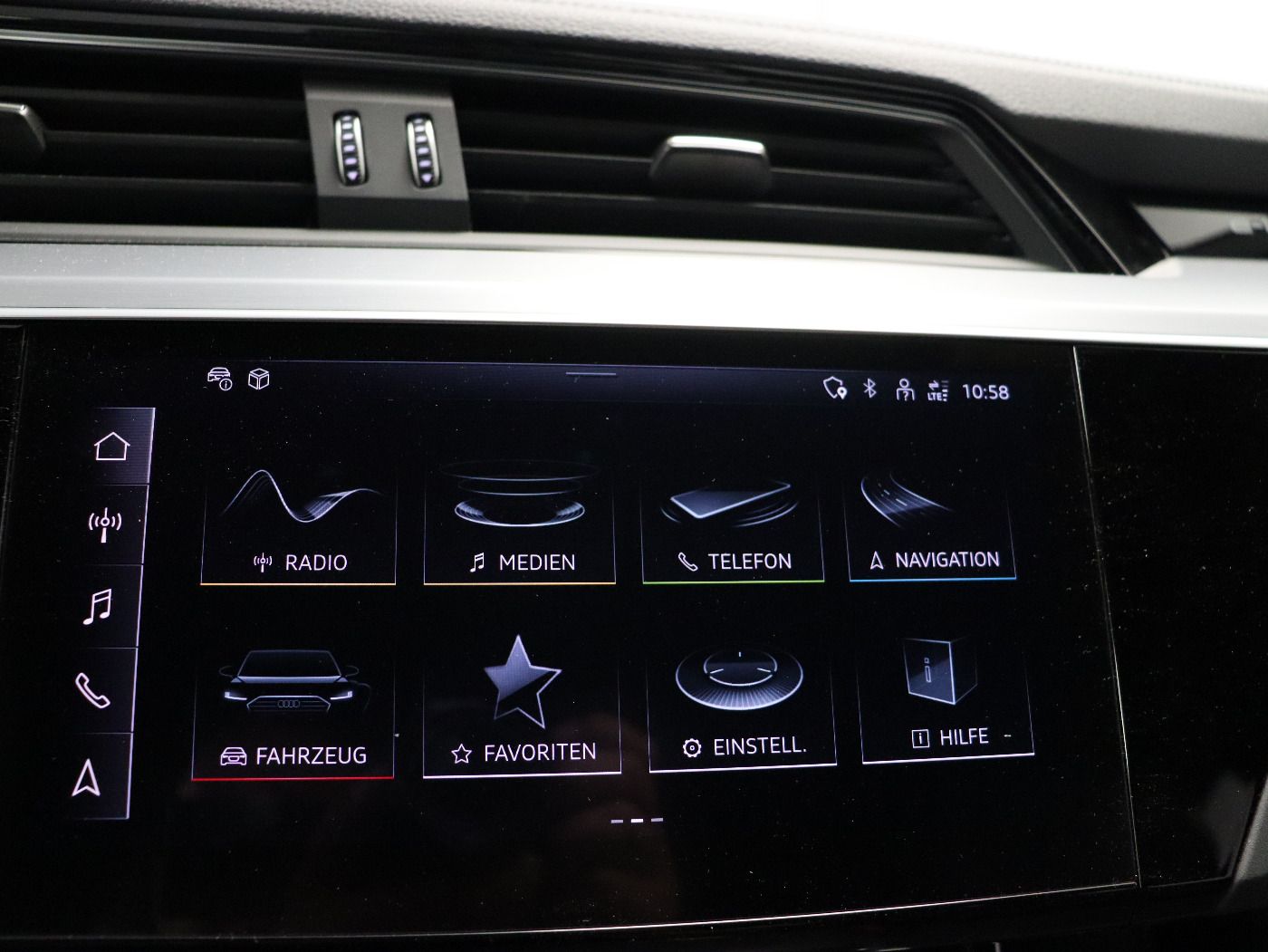 Fahrzeugabbildung Audi Q8 e-tron 55 quattro S-Line Matrix|HUD|Luft|LM