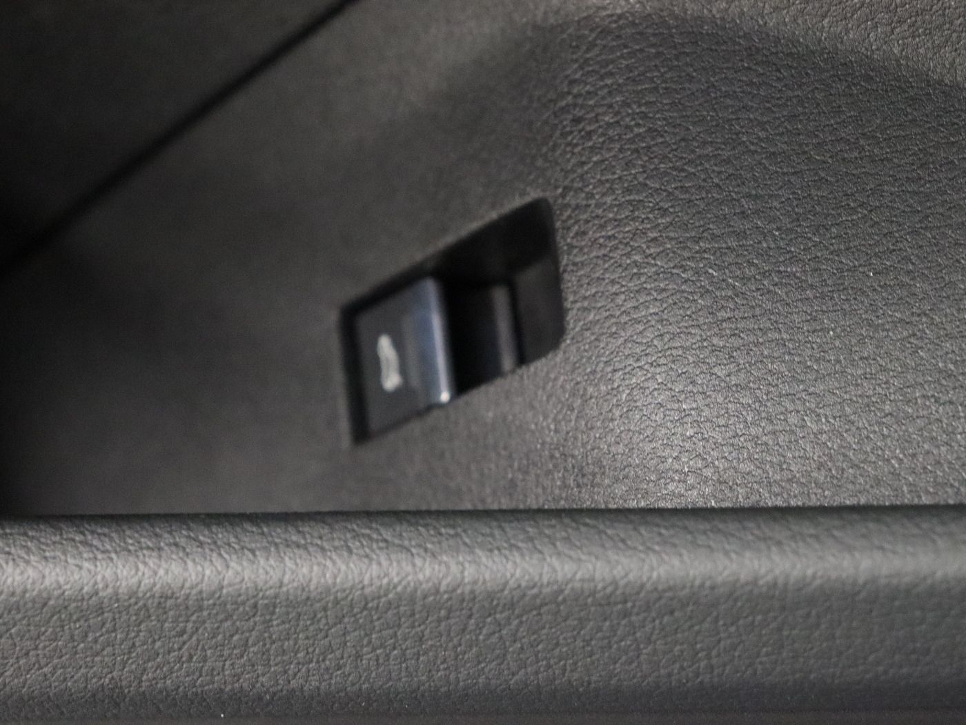 Fahrzeugabbildung Audi Q8 e-tron 55 quattro S-Line Matrix|HUD|Luft|LM