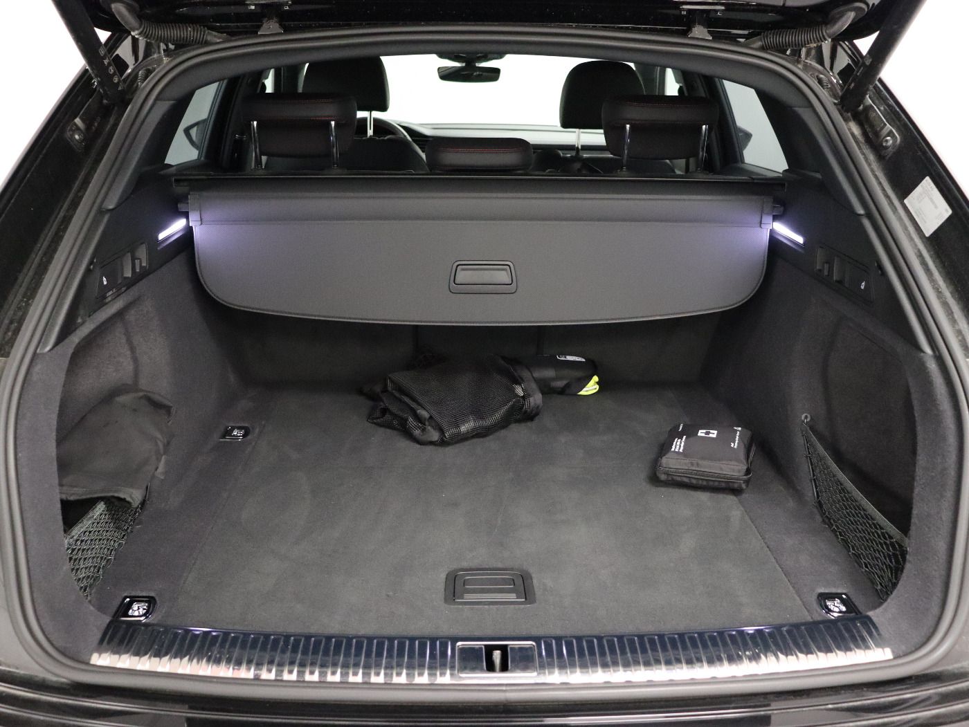 Fahrzeugabbildung Audi Q8 e-tron 55 quattro S-Line Matrix|HUD|Luft|LM