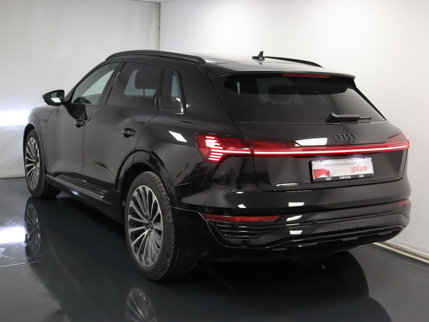 Fahrzeugabbildung Audi Q8 e-tron 55 quattro S-Line Matrix|HUD|Luft|LM