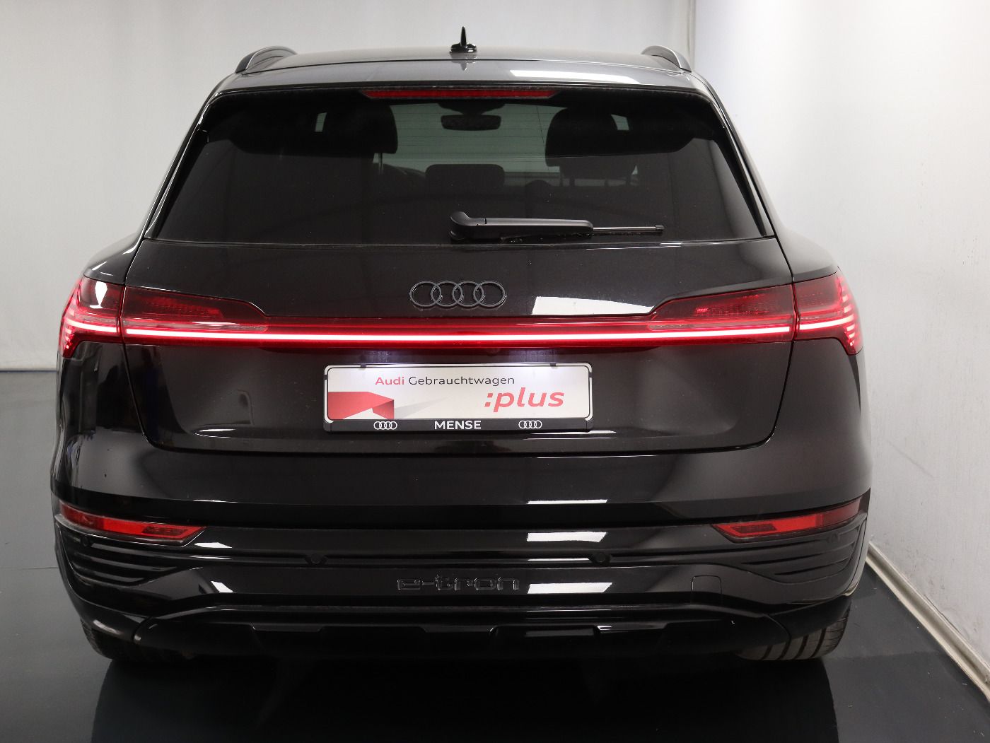 Fahrzeugabbildung Audi Q8 e-tron 55 quattro S-Line Matrix|HUD|Luft|LM