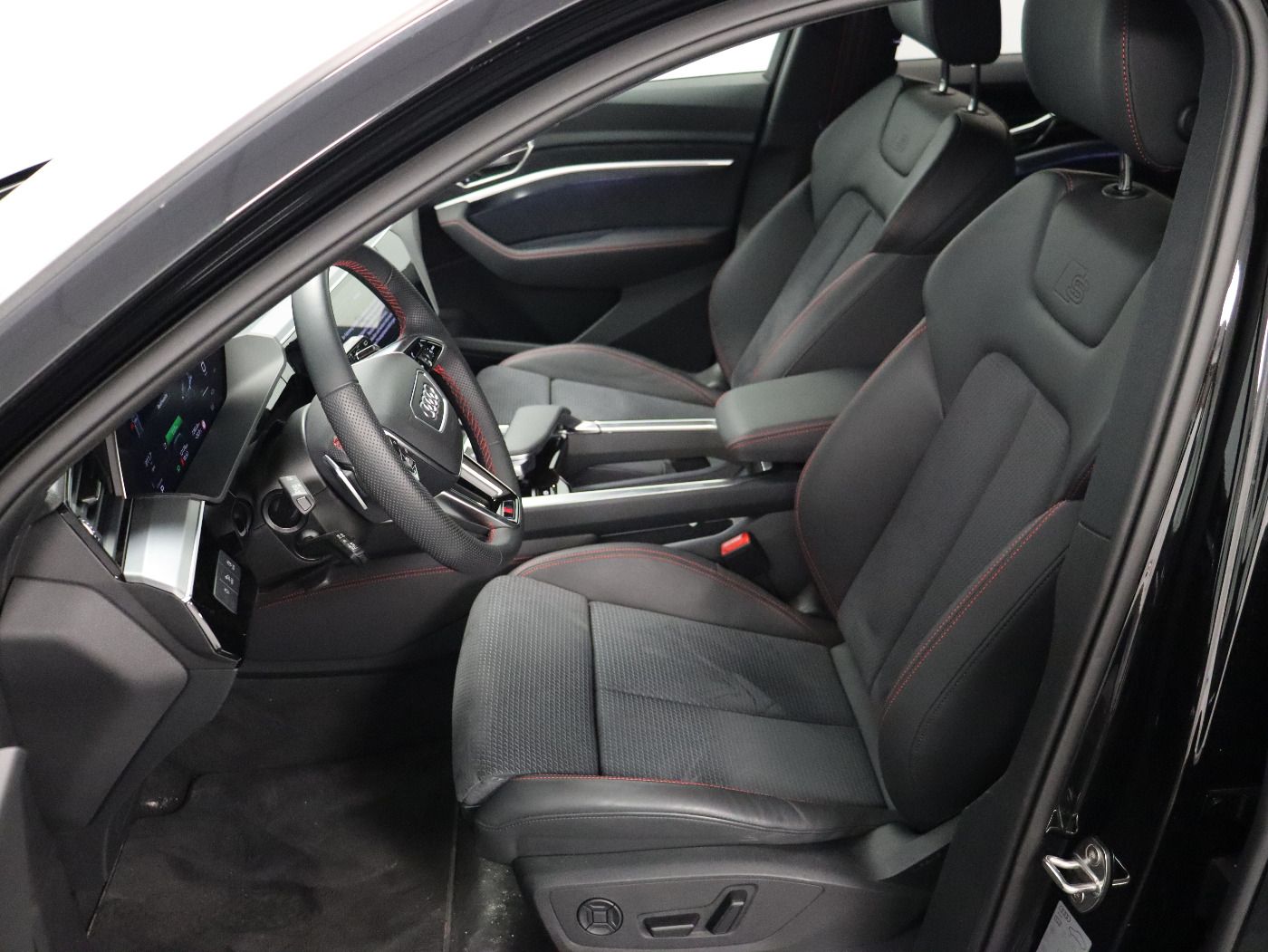 Fahrzeugabbildung Audi Q8 e-tron 55 quattro S-Line Matrix|HUD|Luft|LM