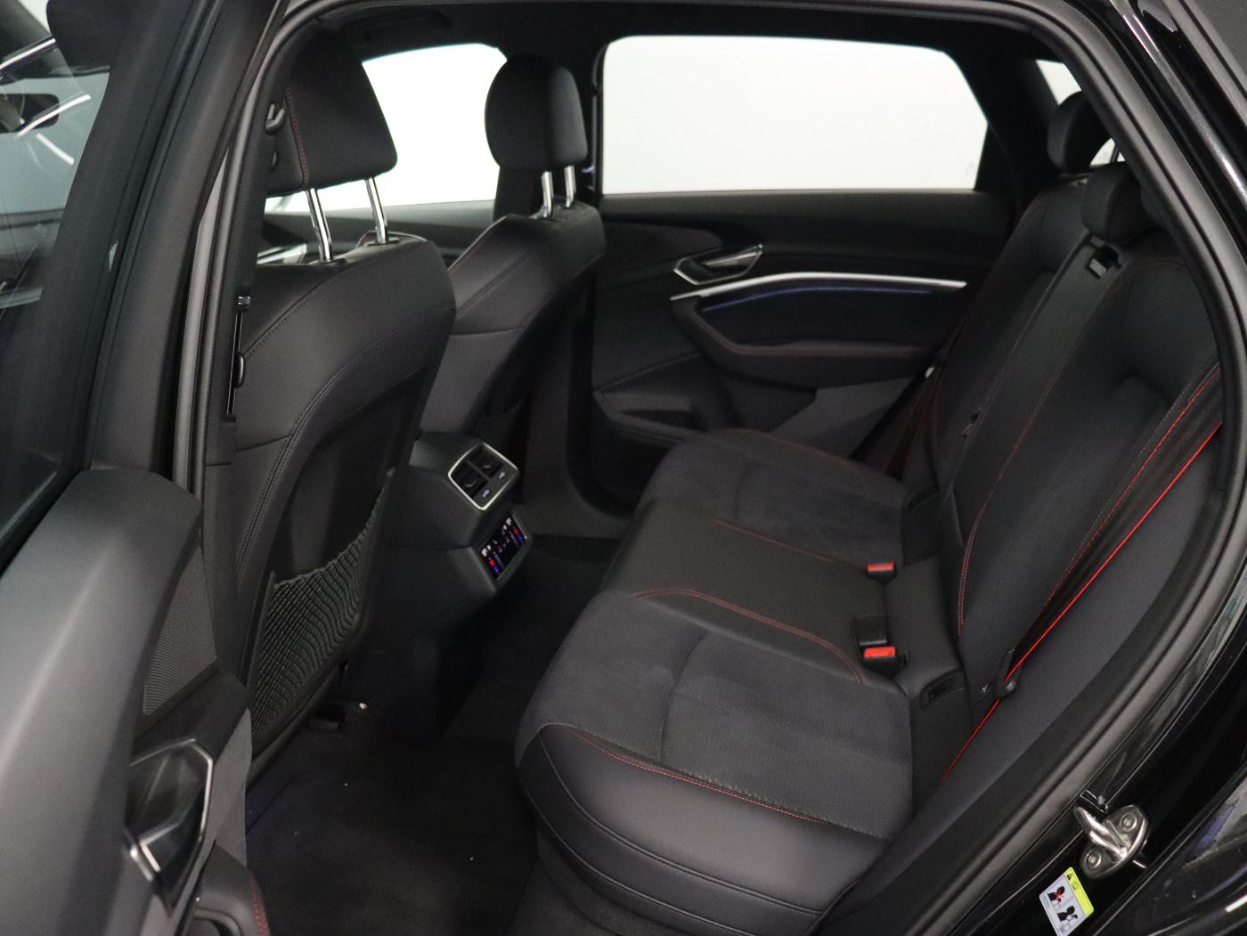 Fahrzeugabbildung Audi Q8 e-tron 55 quattro S-Line Matrix|HUD|Luft|LM