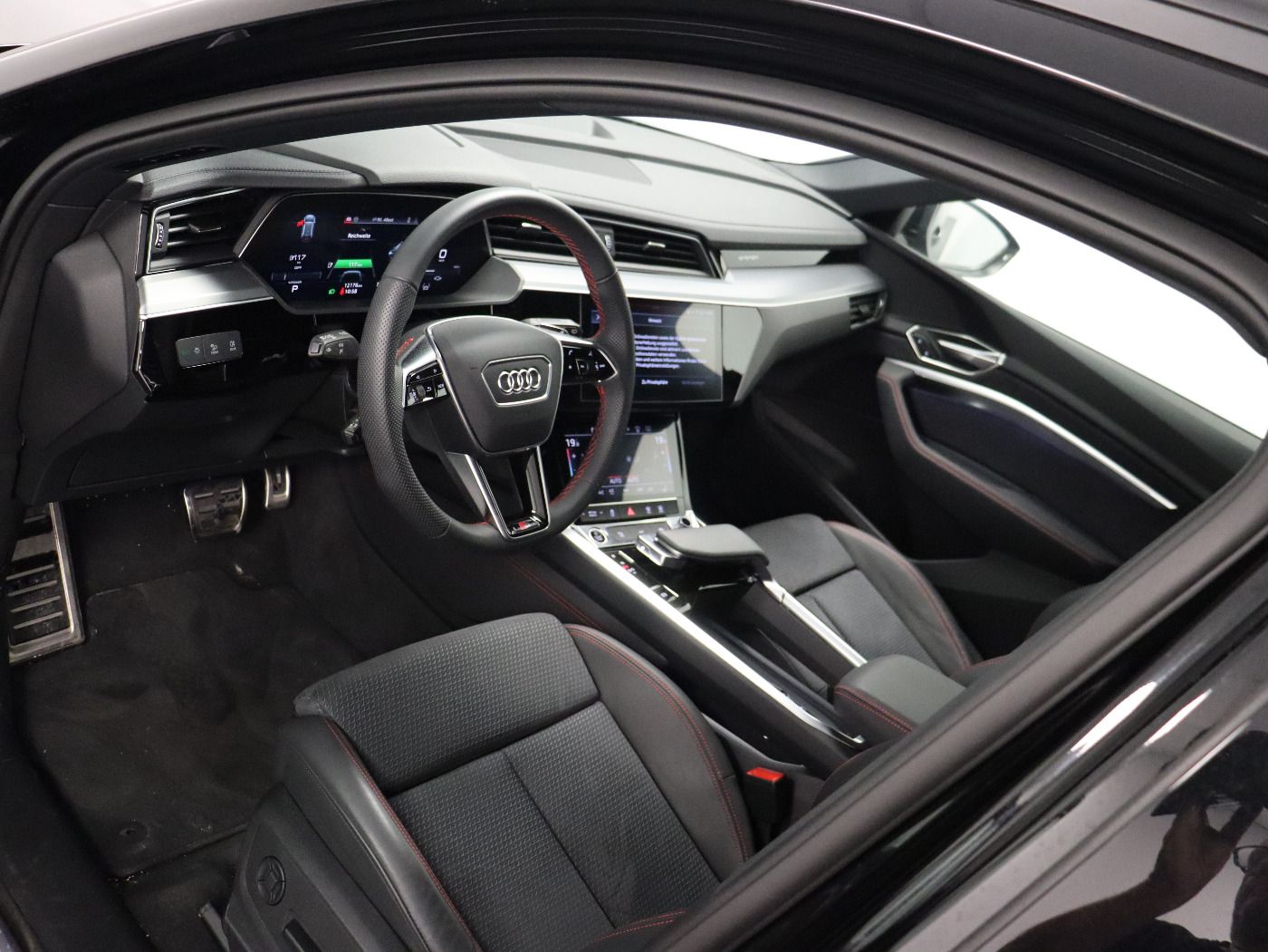 Fahrzeugabbildung Audi Q8 e-tron 55 quattro S-Line Matrix|HUD|Luft|LM