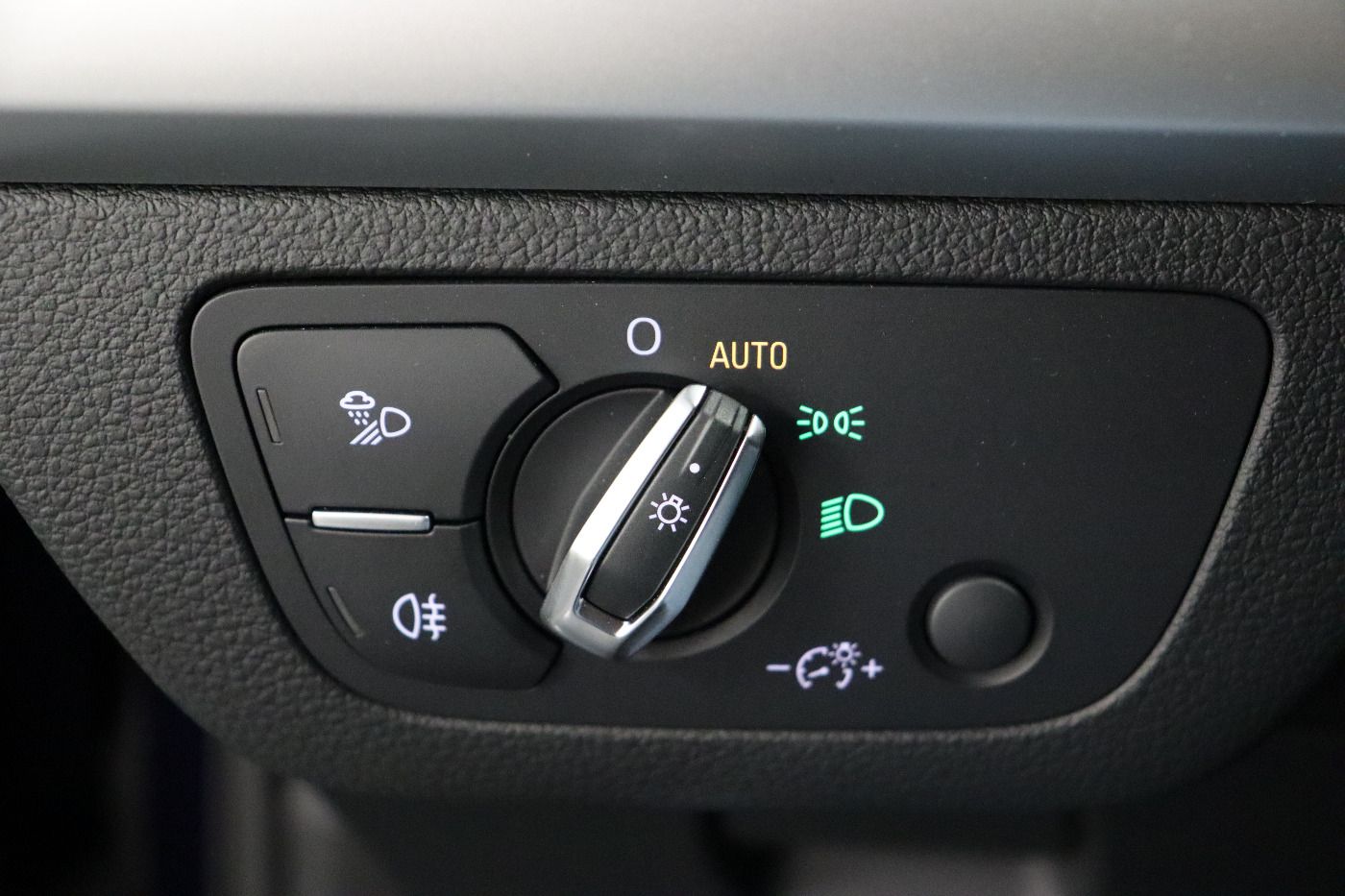 Fahrzeugabbildung Audi Q5 45 TFSI quattro S tronic advanced Matrix|AHK