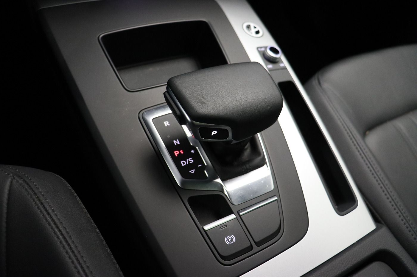 Fahrzeugabbildung Audi Q5 45 TFSI quattro S tronic advanced Matrix|AHK