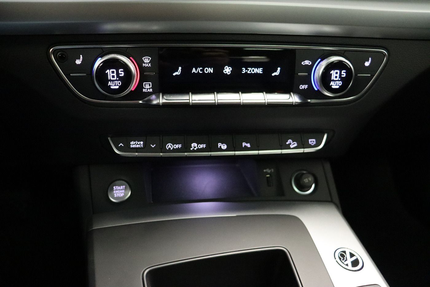 Fahrzeugabbildung Audi Q5 45 TFSI quattro S tronic advanced Matrix|AHK