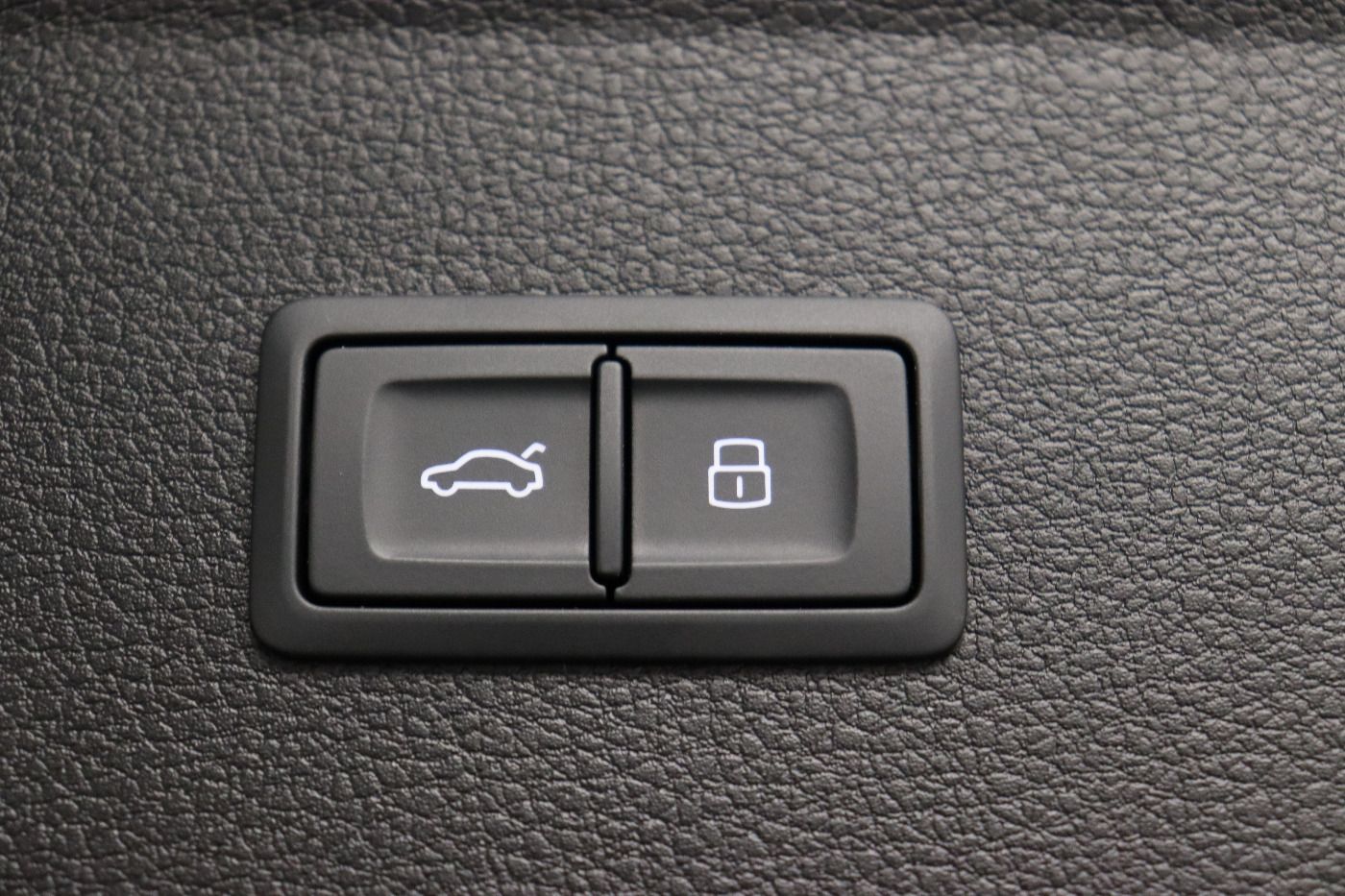 Fahrzeugabbildung Audi Q5 45 TFSI quattro S tronic advanced Matrix|AHK