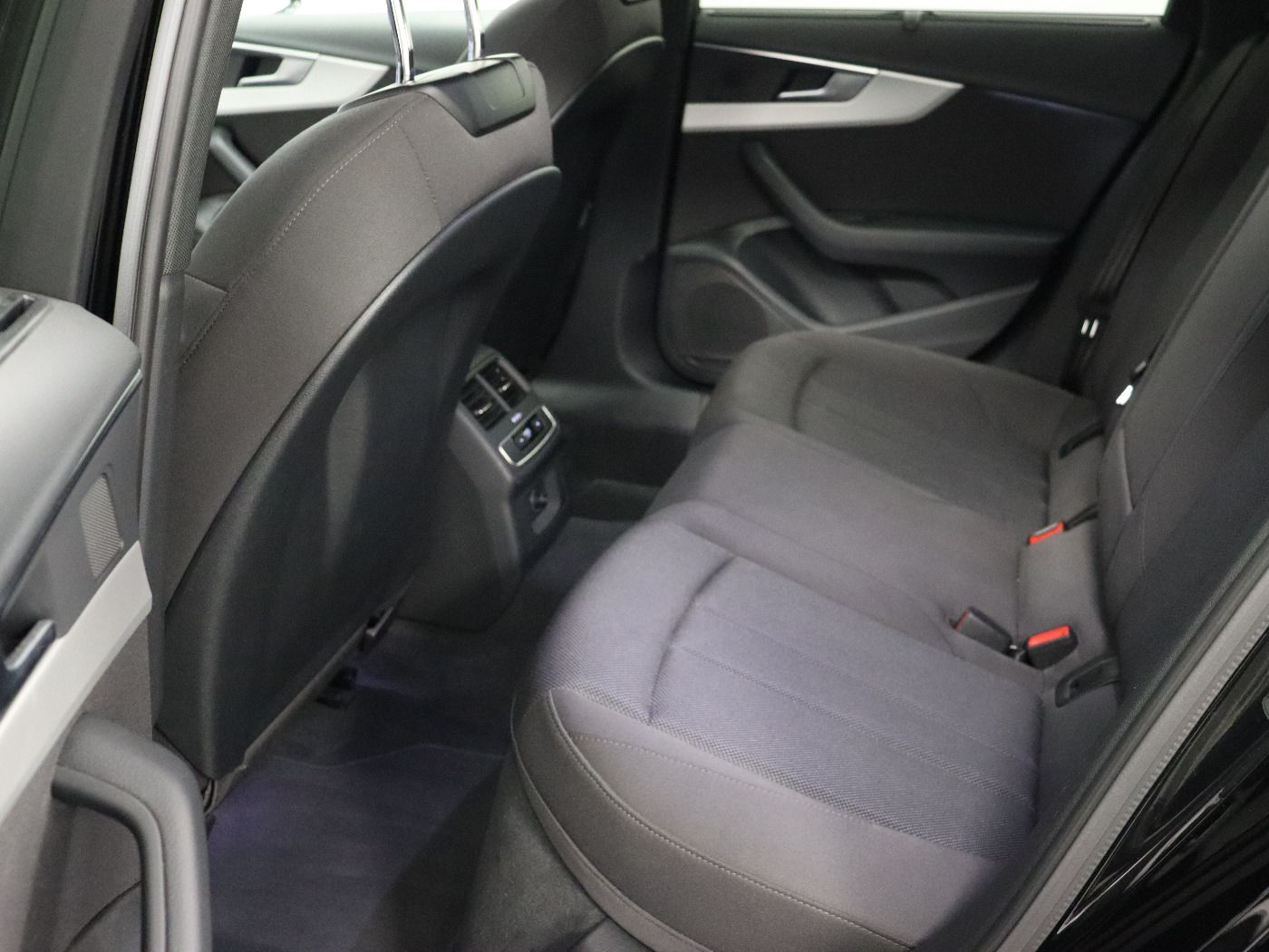 Fahrzeugabbildung Audi A4 Avant 40 TDI quattro S tronic Advanced ACC|LM