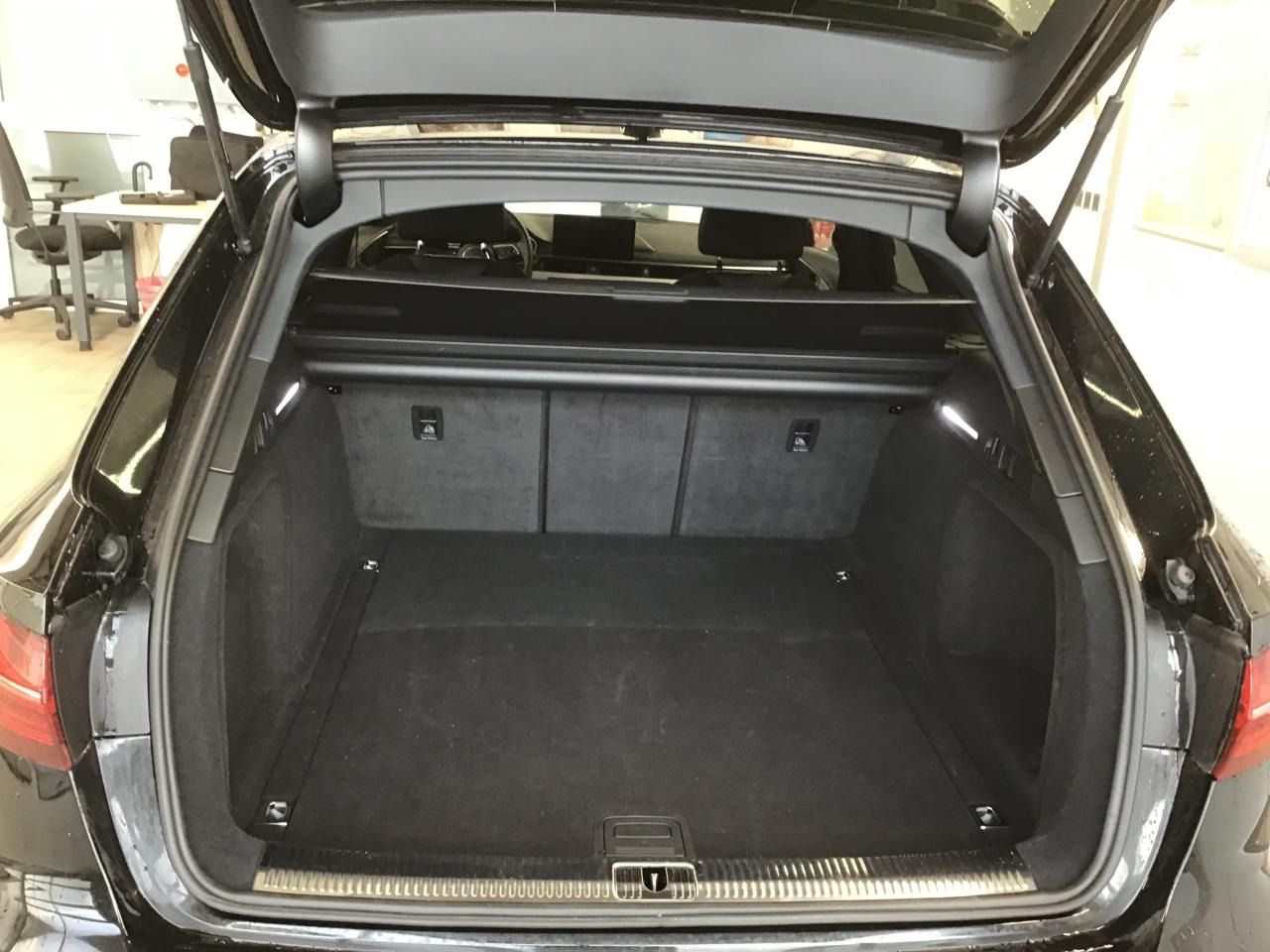 Fahrzeugabbildung Audi A4 Avant 40 TDI quattro S tronic S line Matrix
