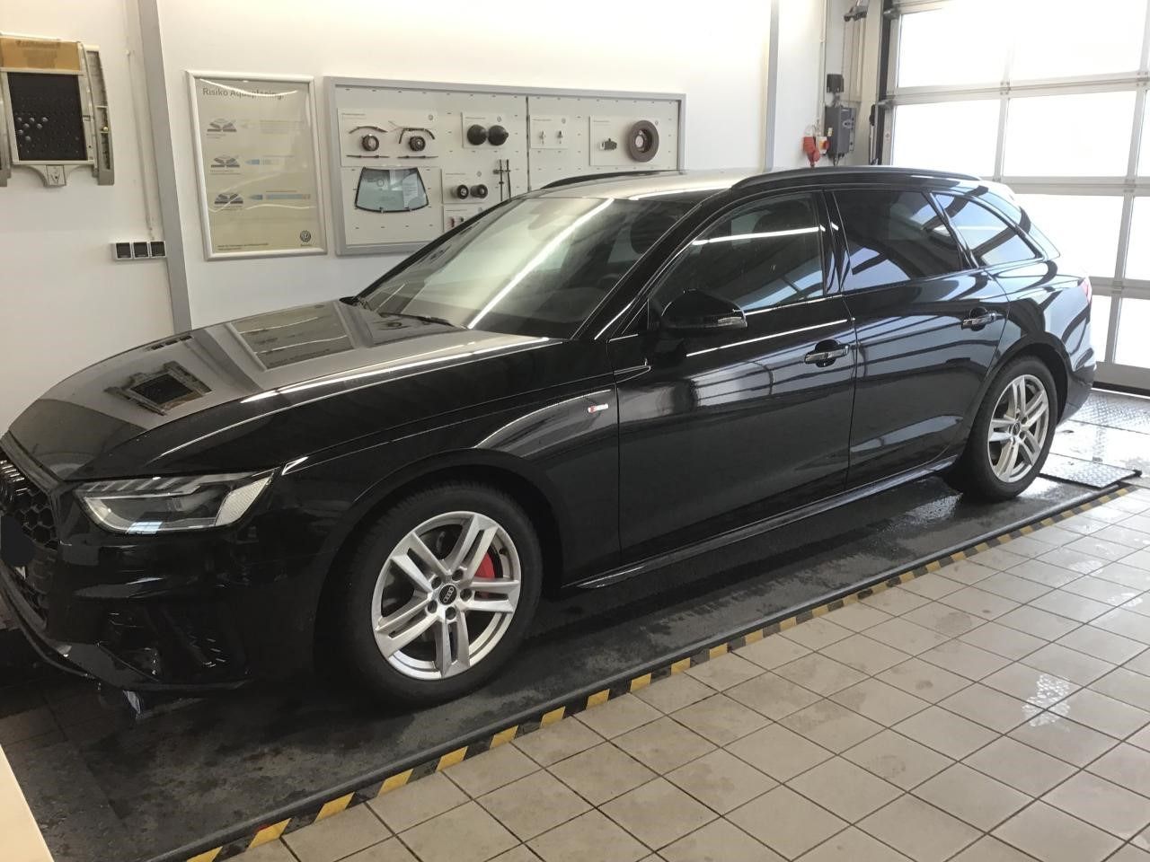 Fahrzeugabbildung Audi A4 Avant 40 TDI quattro S tronic S line Matrix