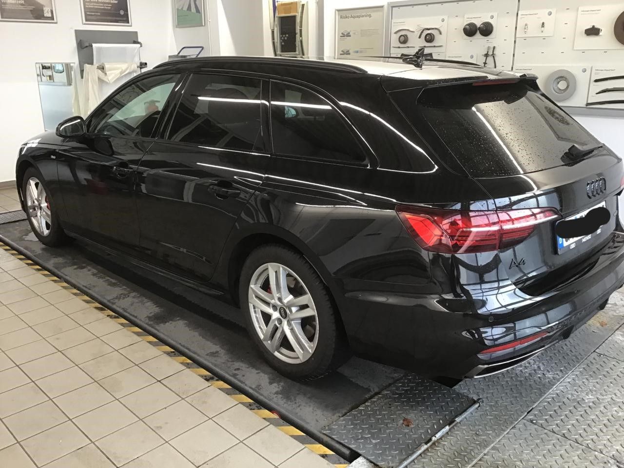 Fahrzeugabbildung Audi A4 Avant 40 TDI quattro S tronic S line Matrix