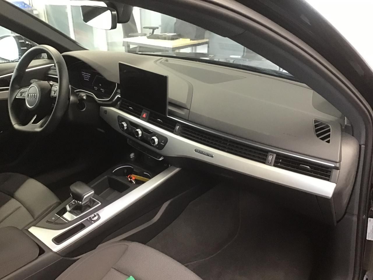 Fahrzeugabbildung Audi A4 Avant 40 TDI quattro S tronic S line Matrix