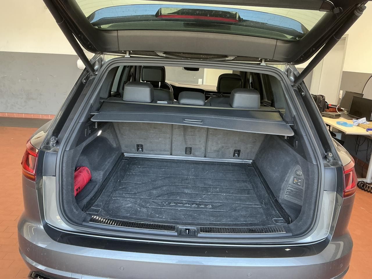 Fahrzeugabbildung Volkswagen Touareg 3.0 TDI 4 Motion tiptronic R-line Matrix