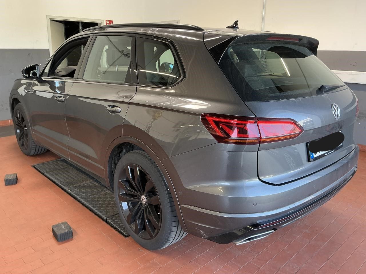 Fahrzeugabbildung Volkswagen Touareg 3.0 TDI 4 Motion tiptronic R-line Matrix