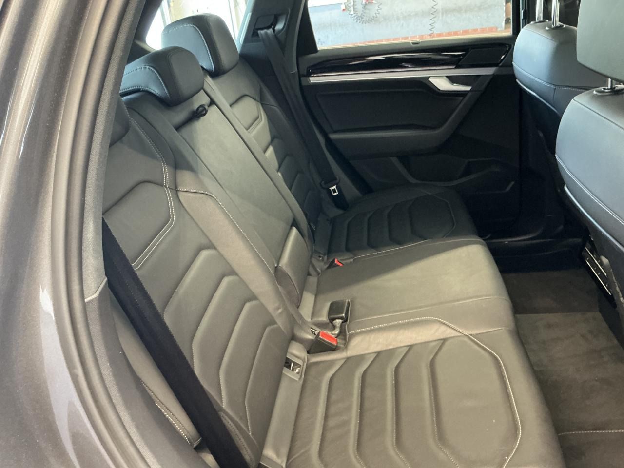 Fahrzeugabbildung Volkswagen Touareg 3.0 TDI 4 Motion tiptronic R-line Matrix