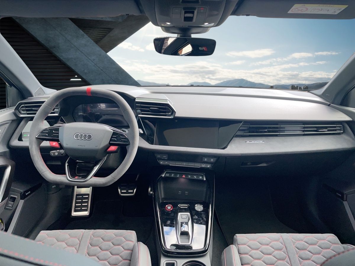 Fahrzeugabbildung Audi RS 3 Sportback quattro Matrix|Pano|280km/h